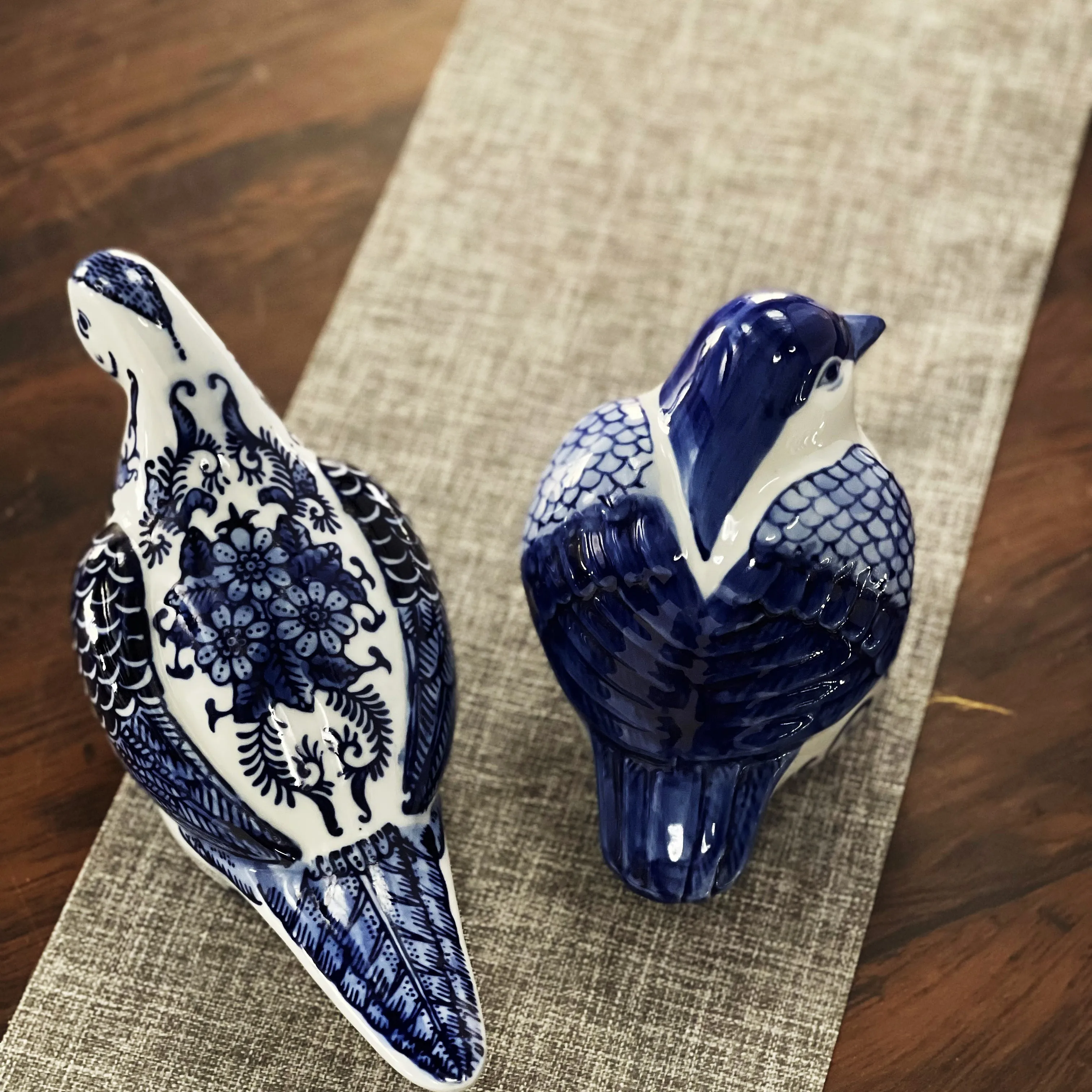 Artistic Home Cute Blue White Ceramic Birds Pigeon Sculptures Statues Bohemian Style Decorative Ceramic Art Animals High Grade