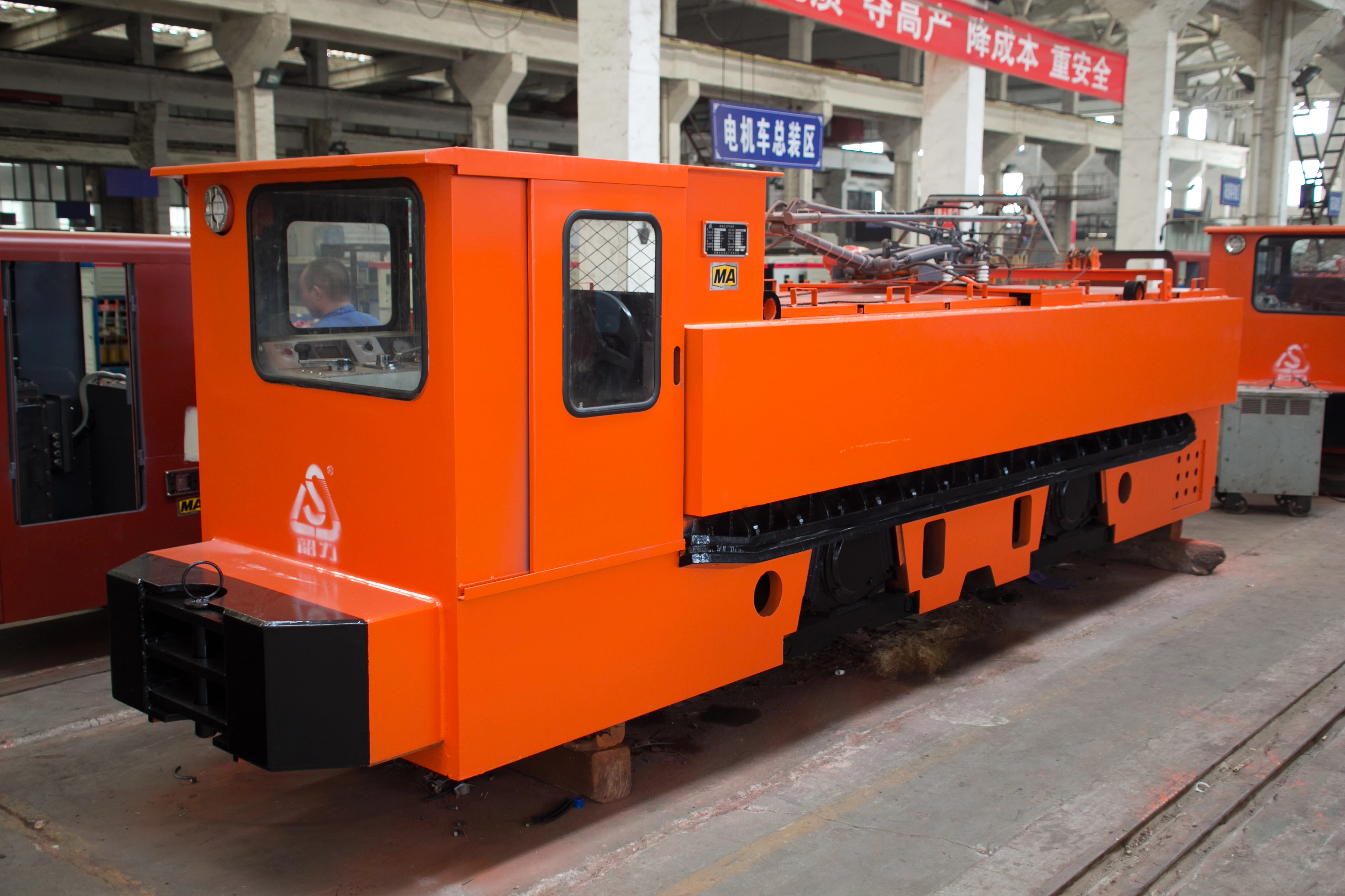 Factory Directly Selling 20 Tonne Anti-explosion Diesel-electric Locomotive for Mine Tunnel Transportation