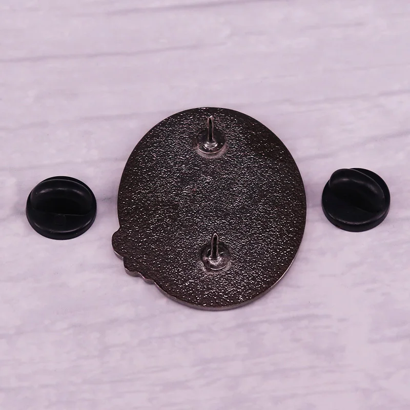 Beauty and the Skeleton Gorilla King Kong holding sexy women in Red enamel pin 1933 classic Movie Vintage Poster art badge Pin