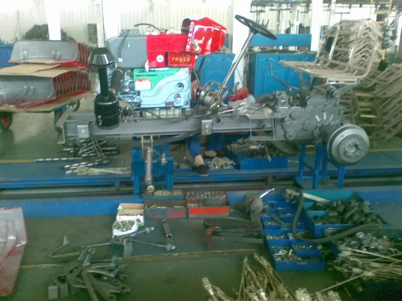 China hot selling automatic tractor assembly line