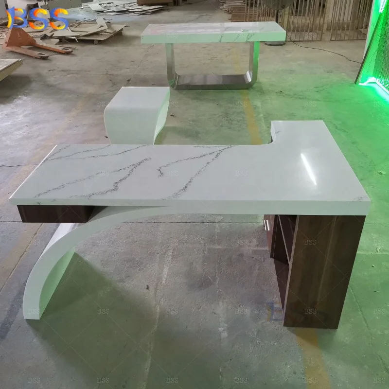 Современный офисный стол для руководителей