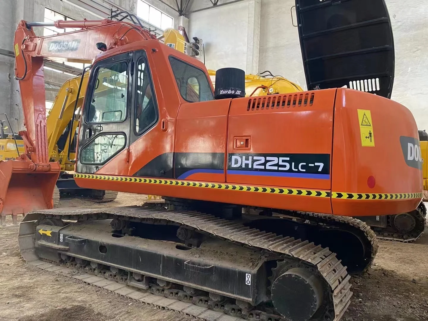 Used excavator Develon DH225LC-7 Doosan excavator DH225 well-maintained construction equipment cheap price for sale