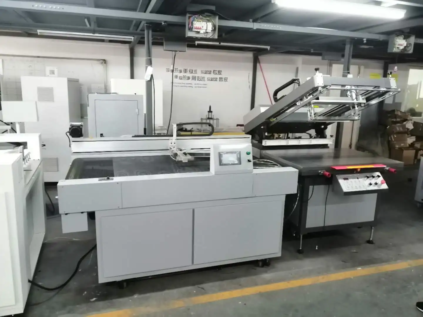 Spot UV Coating Machine Screen Printer Flatbed Vacuum Silk Screen Printing Machine with Automatic Blanking Device