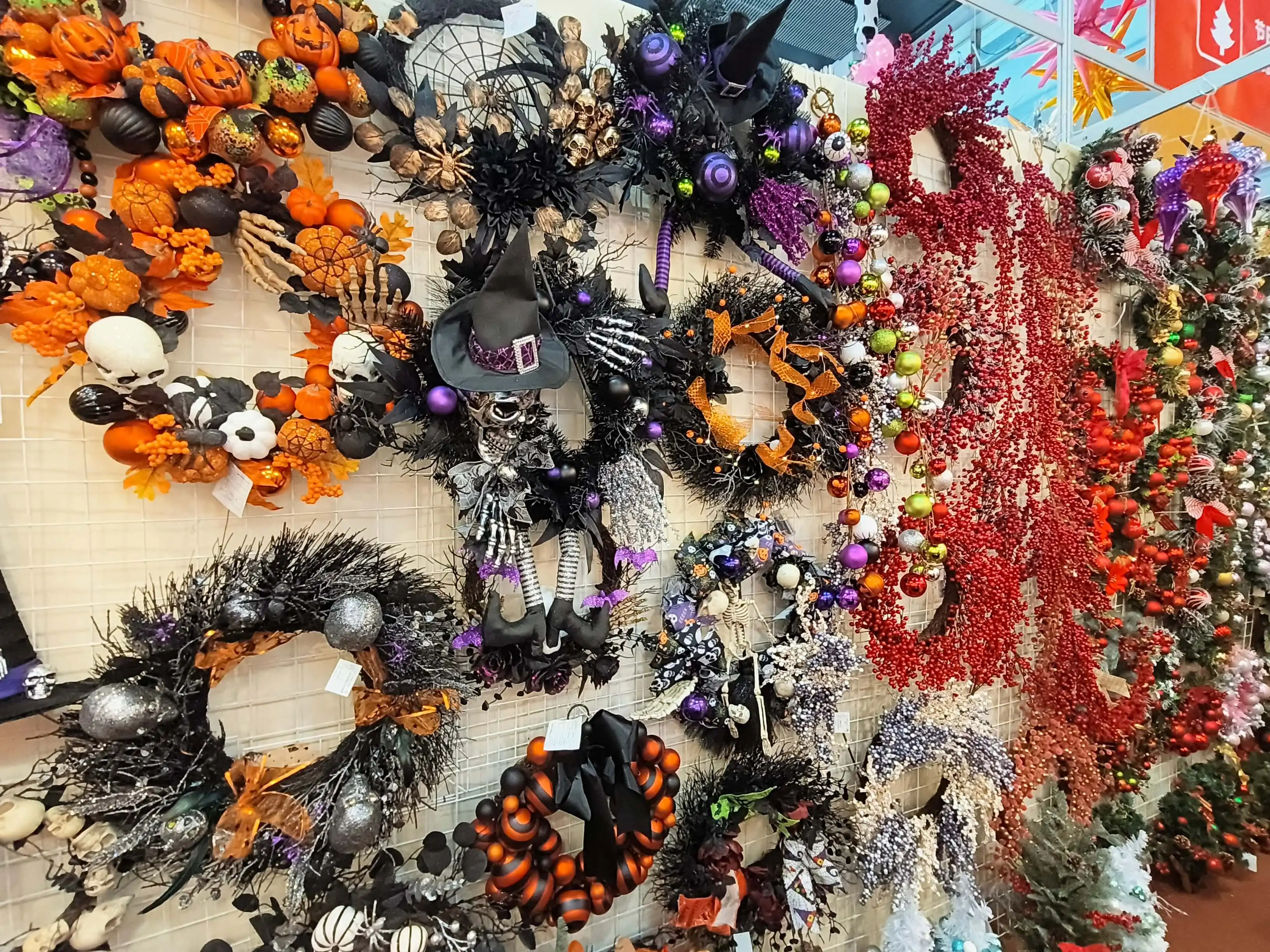 Senmasine 22 Inch Orange Baubles Berries Maple Leaves Spider Skeleton Head Hand Halloween Glitter Pumpkin Wreath