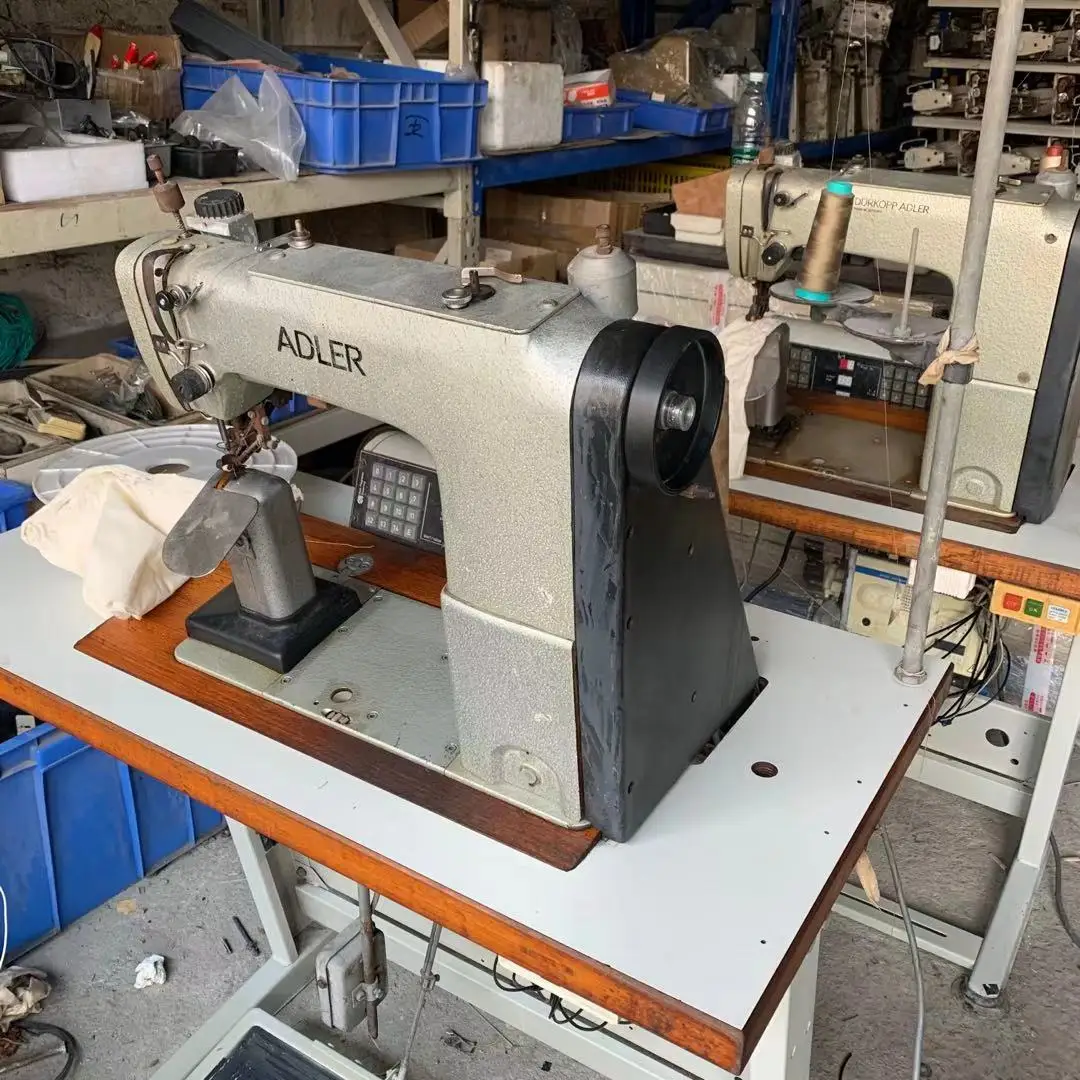 Весь набор использовался Durkopp Adler 55016-3, установочный станок для снятия швов.