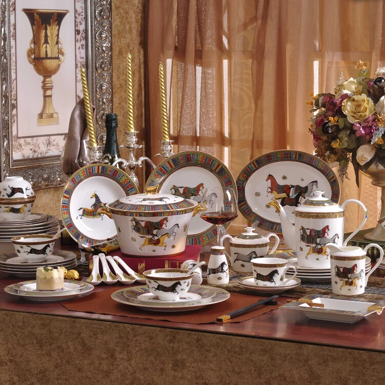 
61pcs New Design Dinnerware Sets Luxury Tea Cup And Saucer Hand Printing Bone China Dinner Set 