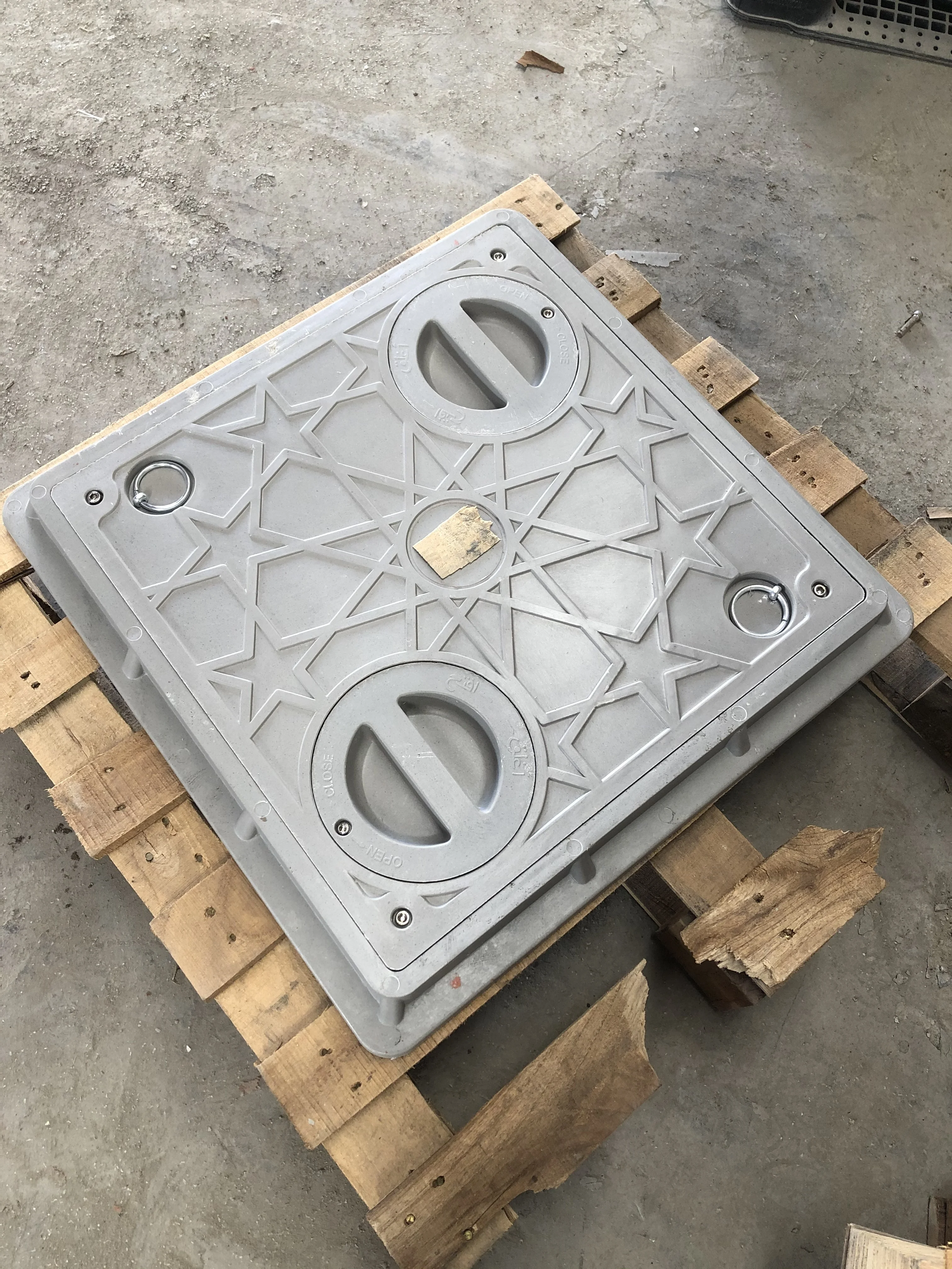 FiberBMC/SMC/Composite Manhole Covers Round Customized Anti Color Feature Safety Material Origin sewer cover