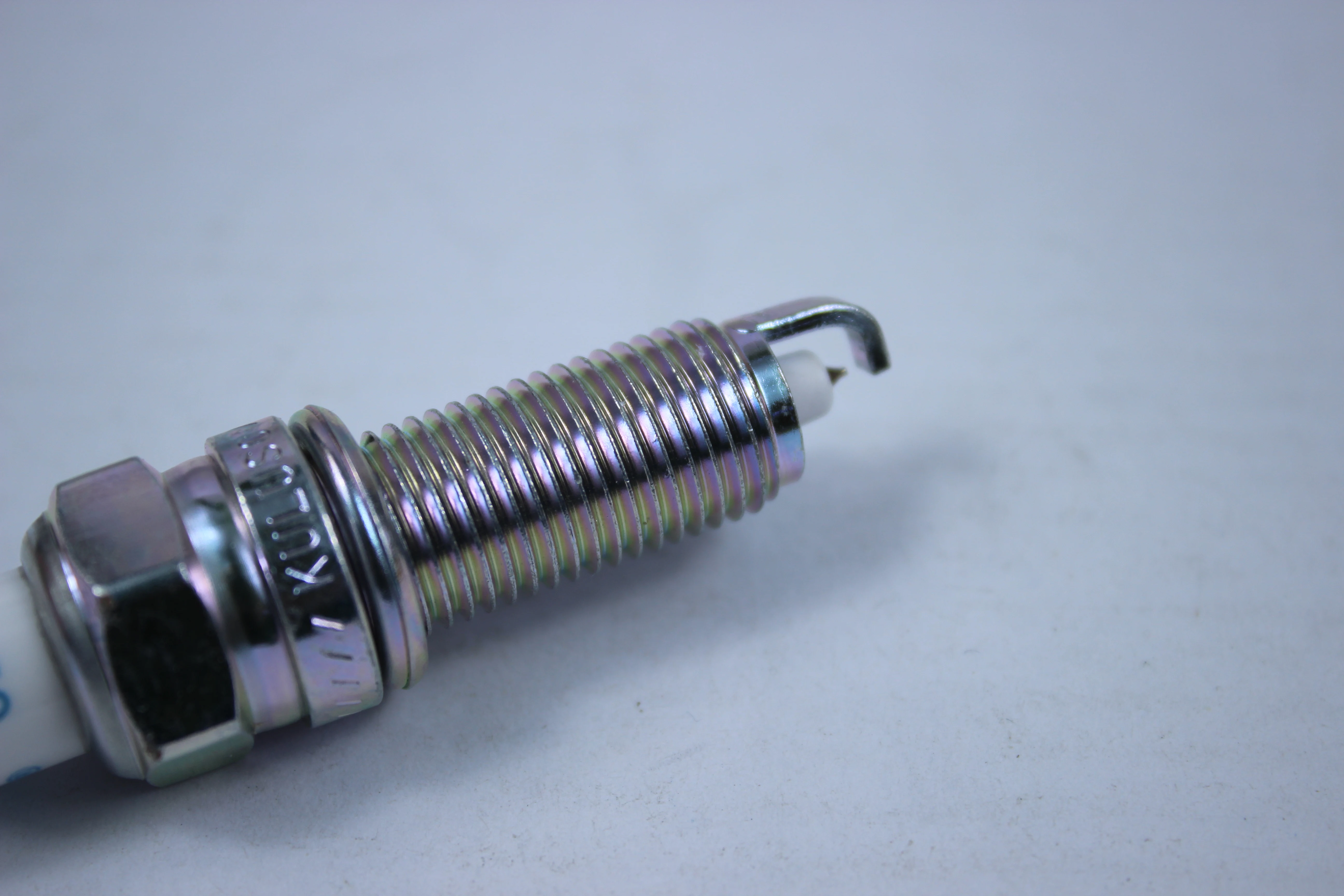 18846-11070 Genuine engine parts Iridium Spark plug for HYundai Santa Fe Elantra SILZKR7B-11 denso spark plug