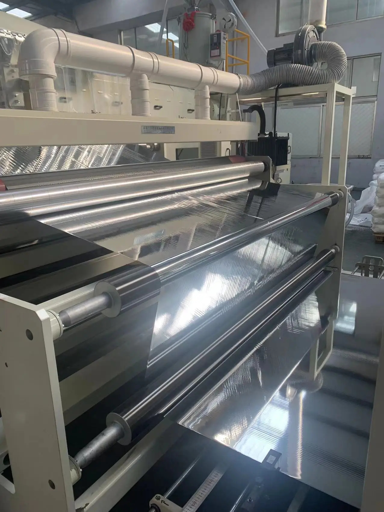 Excellent Performance in Heat and Insulation VMPET Aluminum Foil coated PE Metal Roof Insulation Roll