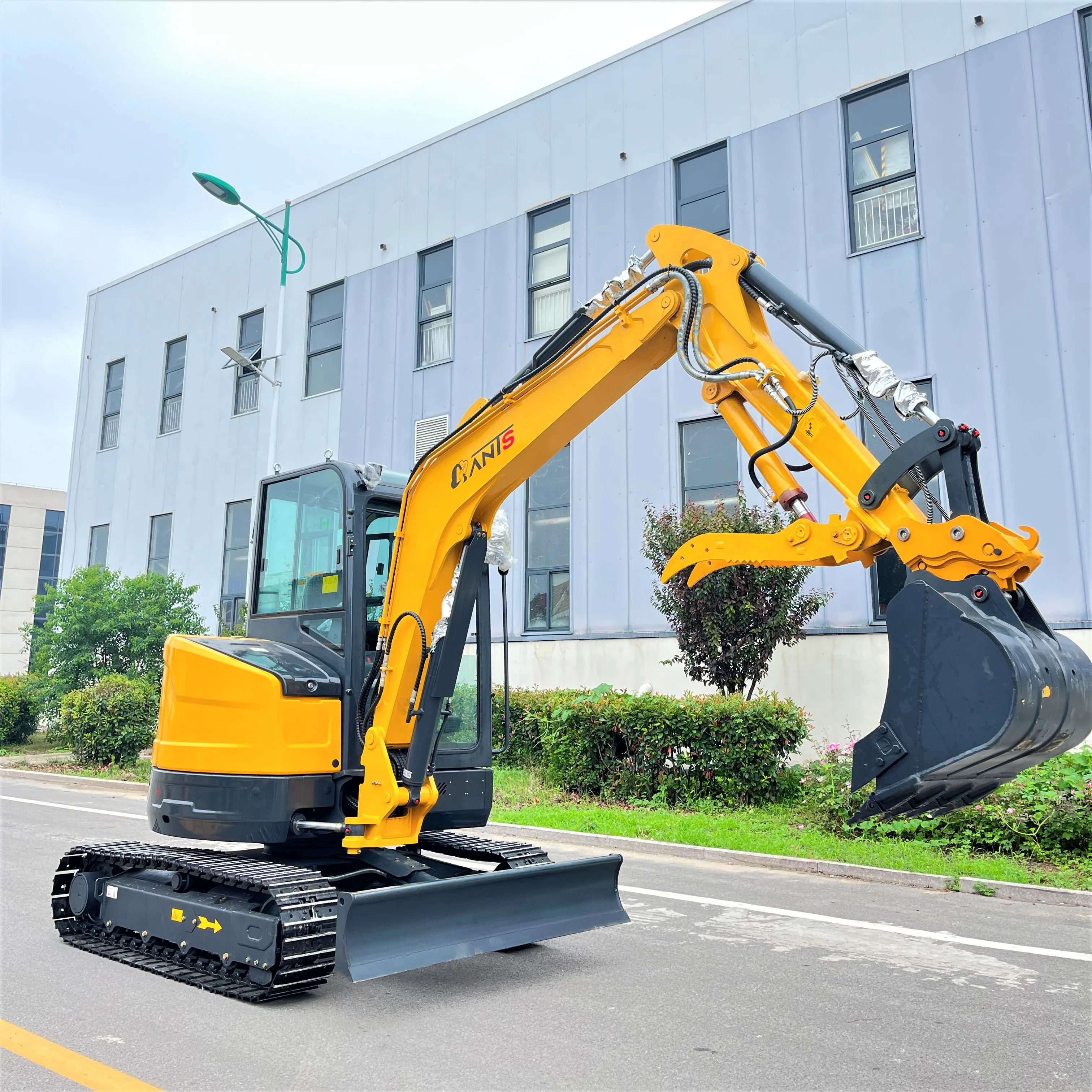 3.5 ton excavator kubota D1703 engine Hydraulic Digger Wholesale Excavators 3.5ton Mini Excavator With Thumb