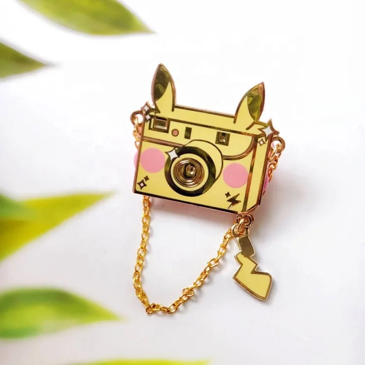 Customized Logo Chain Connect Yellow Logo Pins Camera Shape With Tale Badge Hard Soft Lapel Pins custom Pin Set