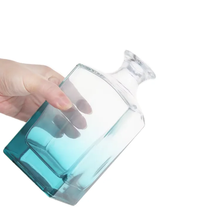 Оптовая продажа Квадратная бутылка ликера 70cl супер прозрачный вес тяжелый виски бренди Ром Текила водка джин пробка стеклянная вина 700 мл