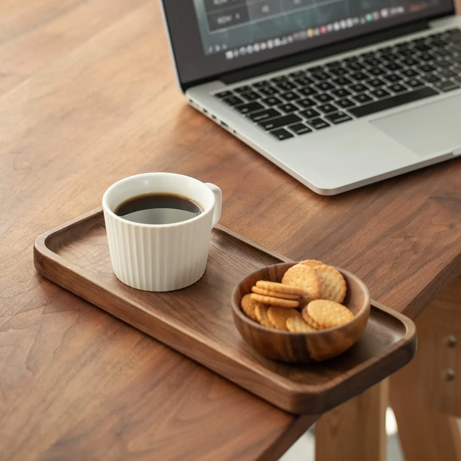 TAOTAOJU Dongguan factory beer serving tray custom solid wood pllate black walnut Jewelry salver wooden tasting tray walnut tray