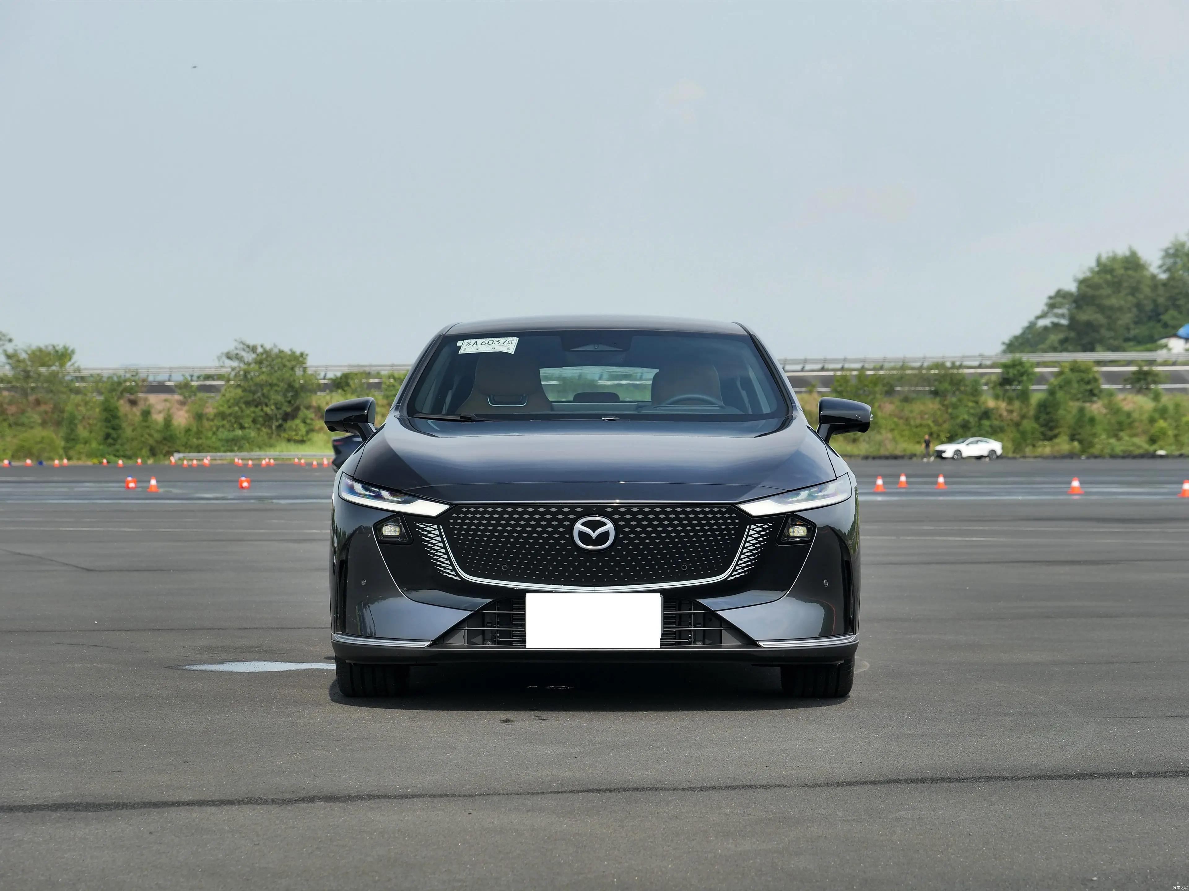 Mazda EZ6 New Energy 4-Door Hatchback PHEV Hybrid Electric Sedan AWD Drive with Left Steering 5-Seater Coupe