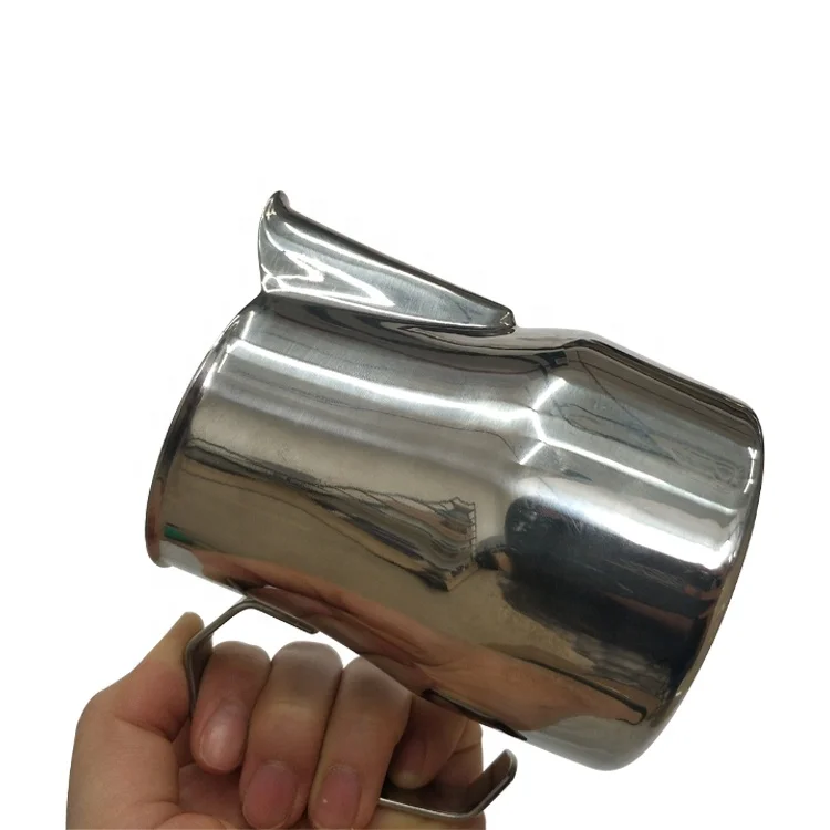 
Making Cappuccino 650ML Stainless Steel Mirror Surface Milk Bubble Mug Cusp Mouth Cup Fancy Embossed Milk Jar 