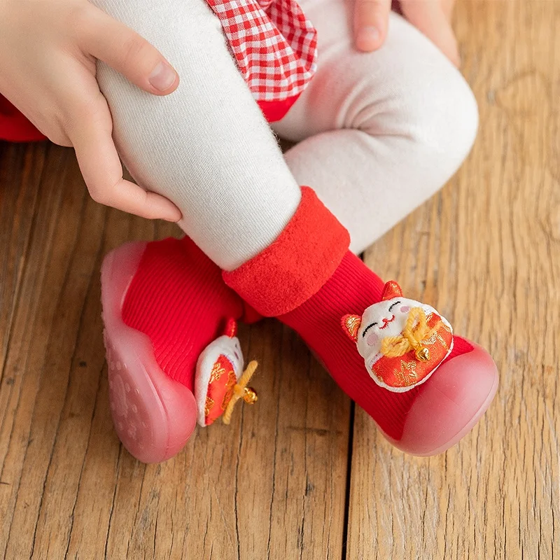 New Design Winter New Year Cotton Thick Lovely Style Snow Walking Soft Shoes Anti-slip Warm Socks Shoe For Kids