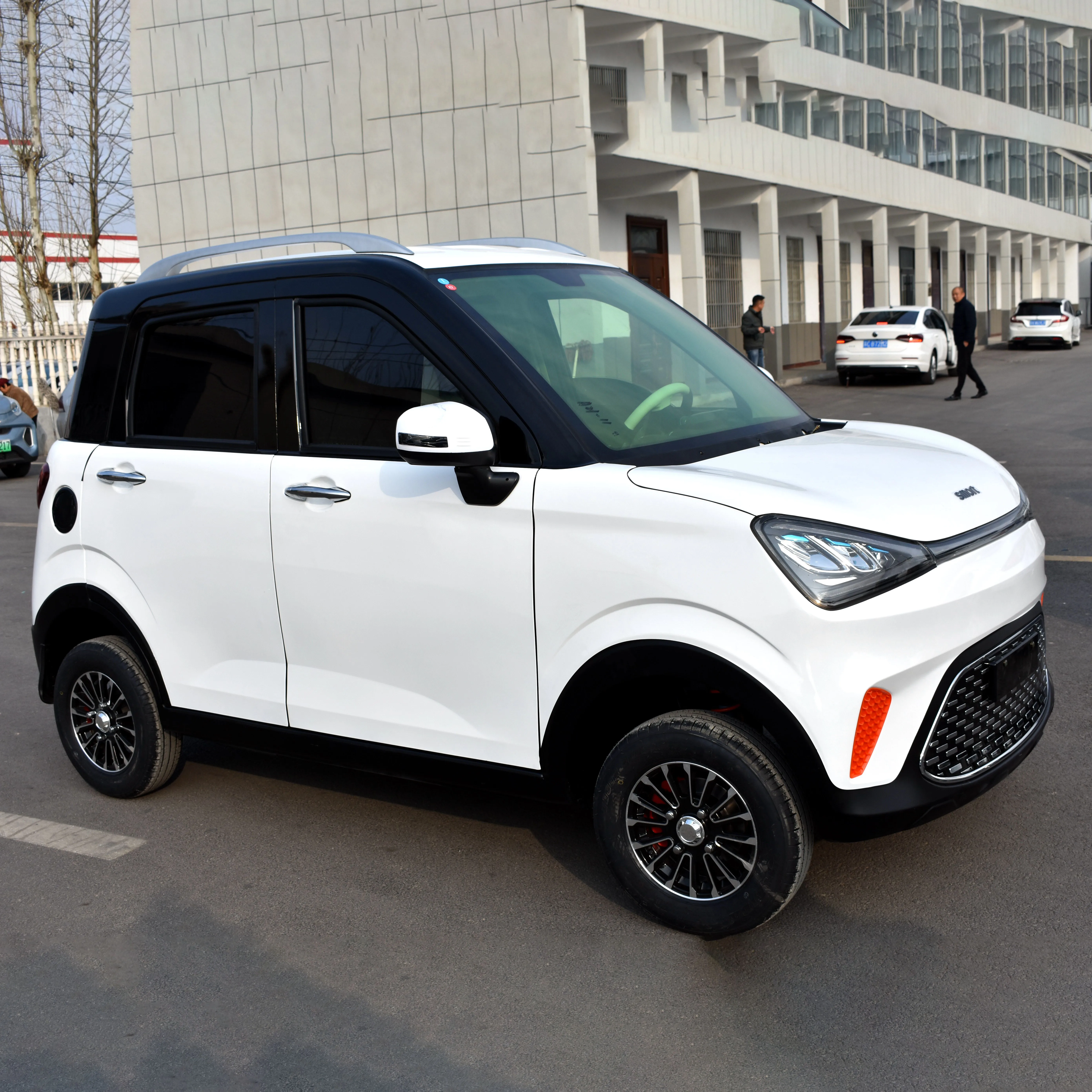 4 puertas Солнечный Электрический автомобиль на низкой скорости четыре колеса без водительских прав кожаные сиденья R15 Шины задняя камера