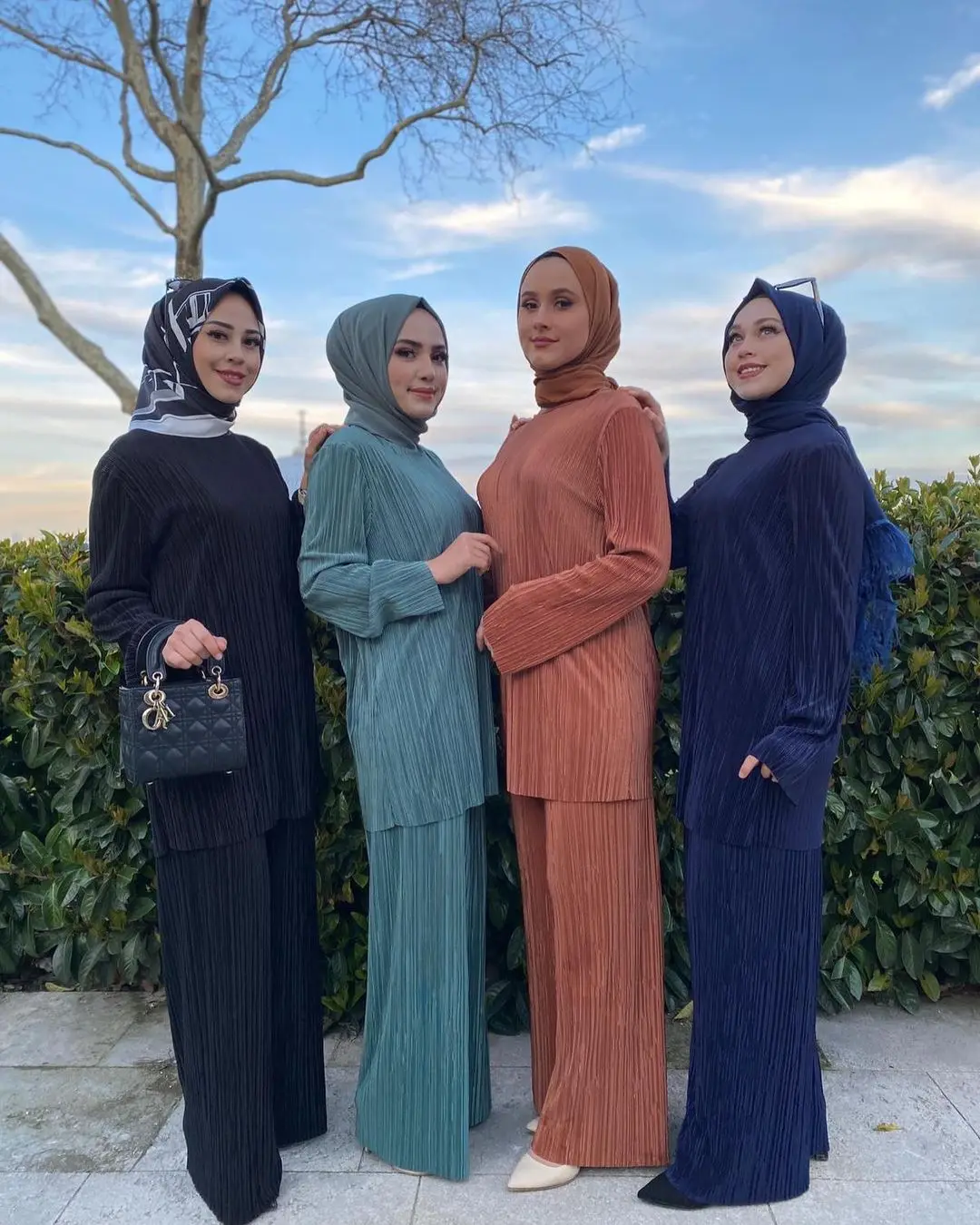 National costume Arabic Southeast Asia Malaysia Fashion Lady Loose Pleated Long Sleeve Top and Pant Women Two Pieces Clothes Set