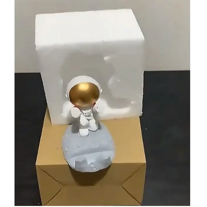 Custom creative resin Student spaceman Cell Phone holder desktop Tablet Bracket Astronaut Mobile Phone Stand