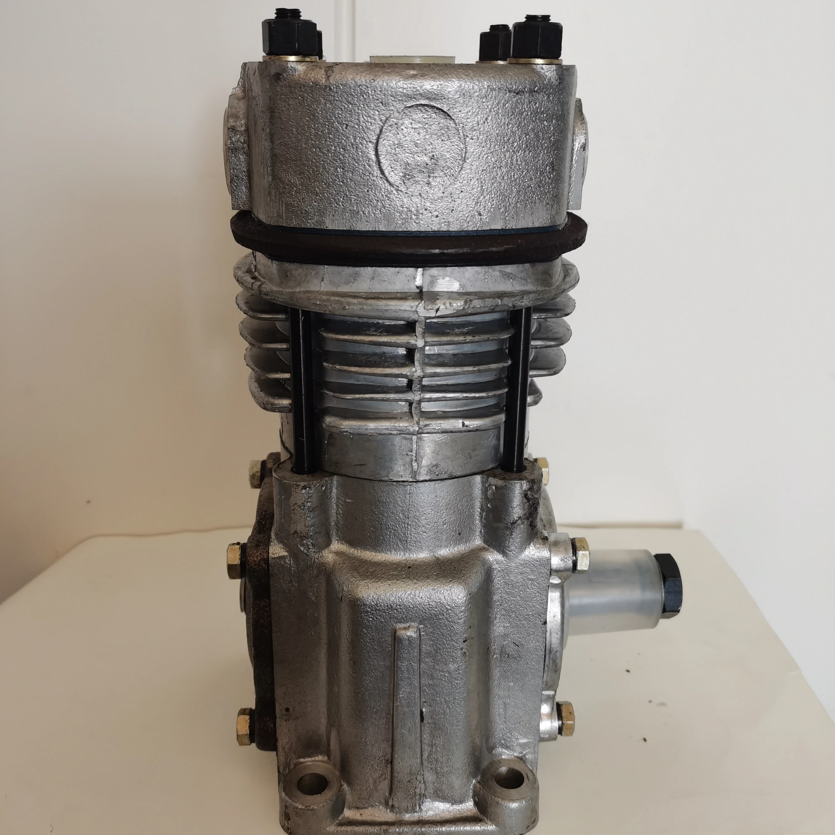 Tractors MTZ Brake air compressor