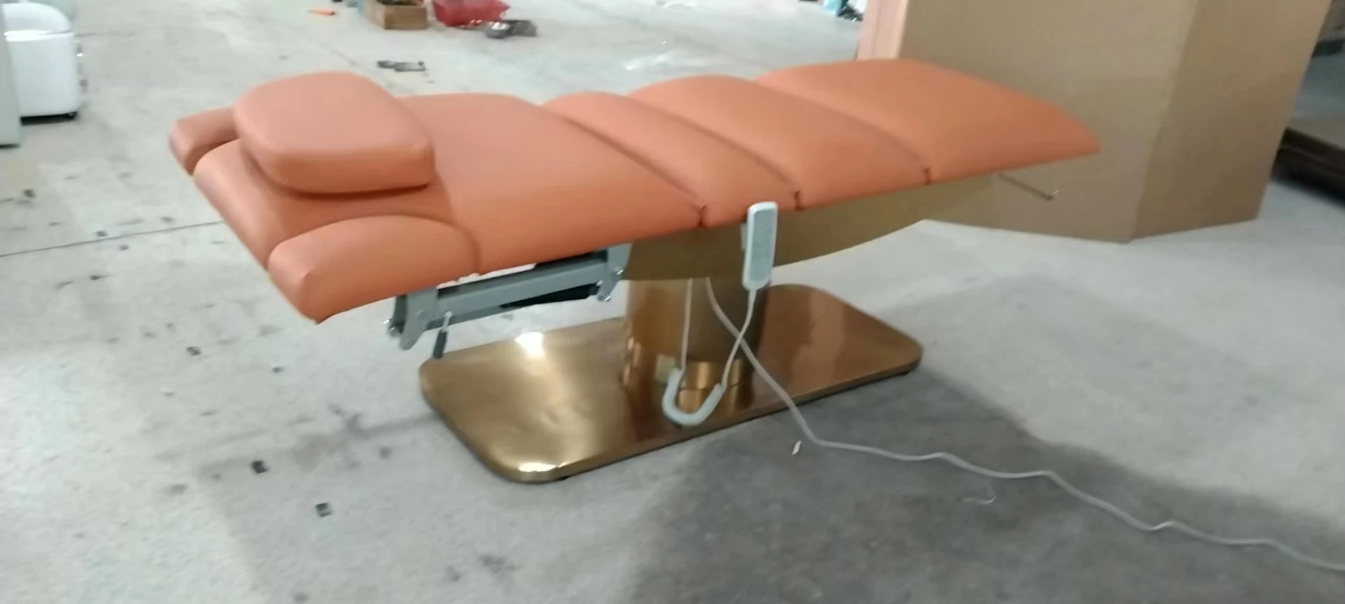 Kisen Pink Facial Body Massage Medical Treatment Bed Electric Beauty 3 4 Motor Chair Table Lift up and Down With Cover