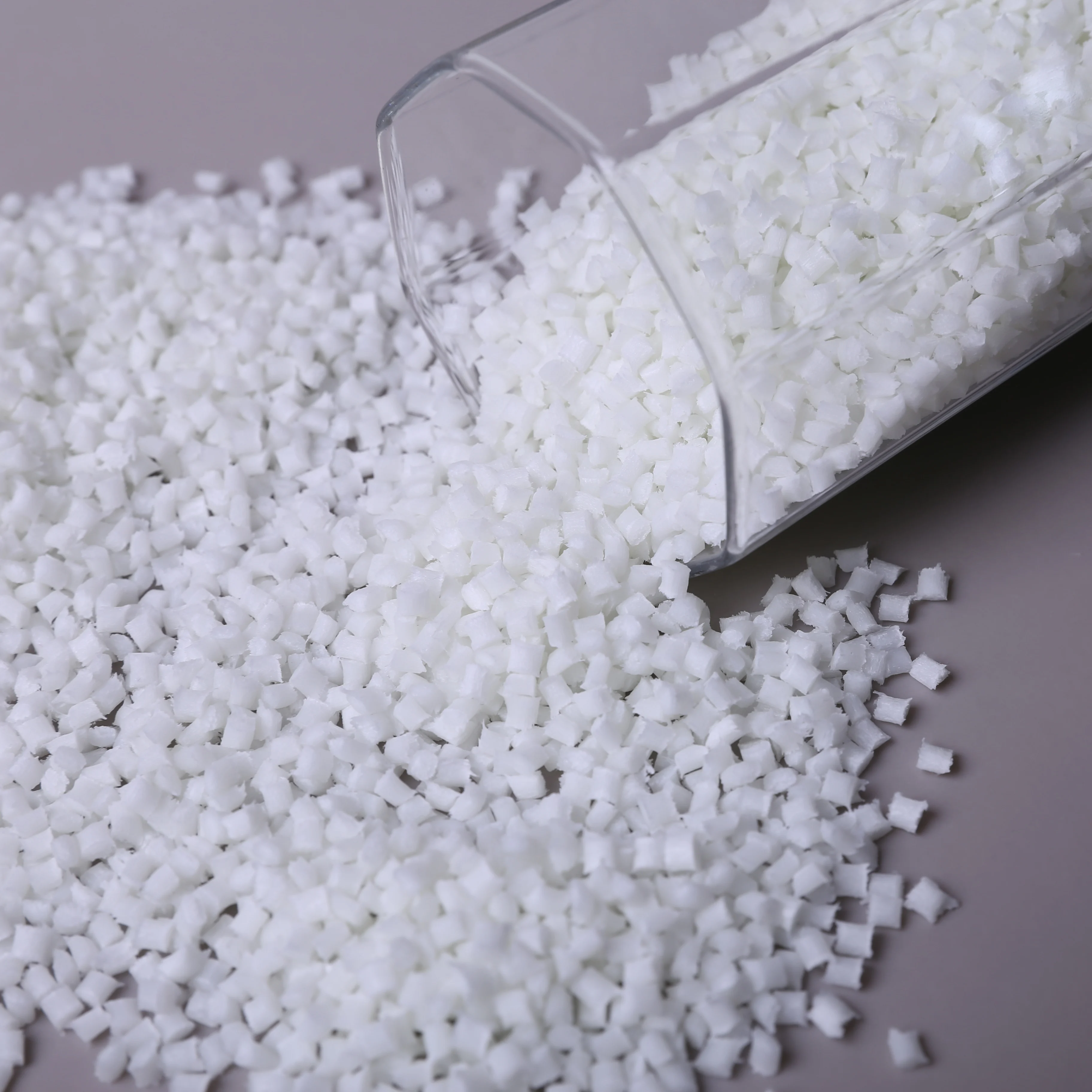 Повторно обработанное стекловолокно заполненное 30% смолой nylon6 гранулами GF30 polymide6 пластиковое сырье для решетки