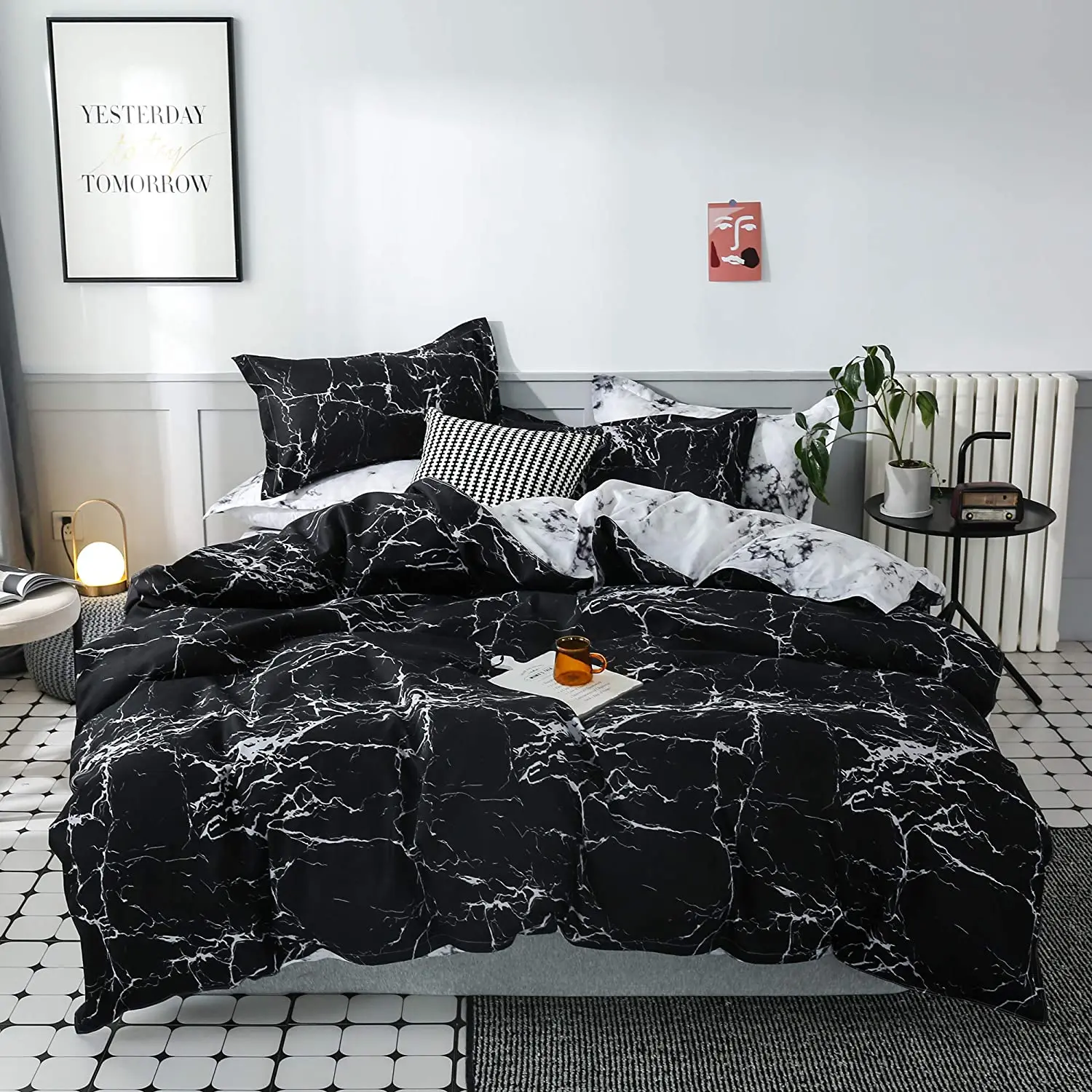 Modern Comforter 200 x 200 cm White Marble Pattern, Comfortable Hypoallergenic Microfiber Reversible