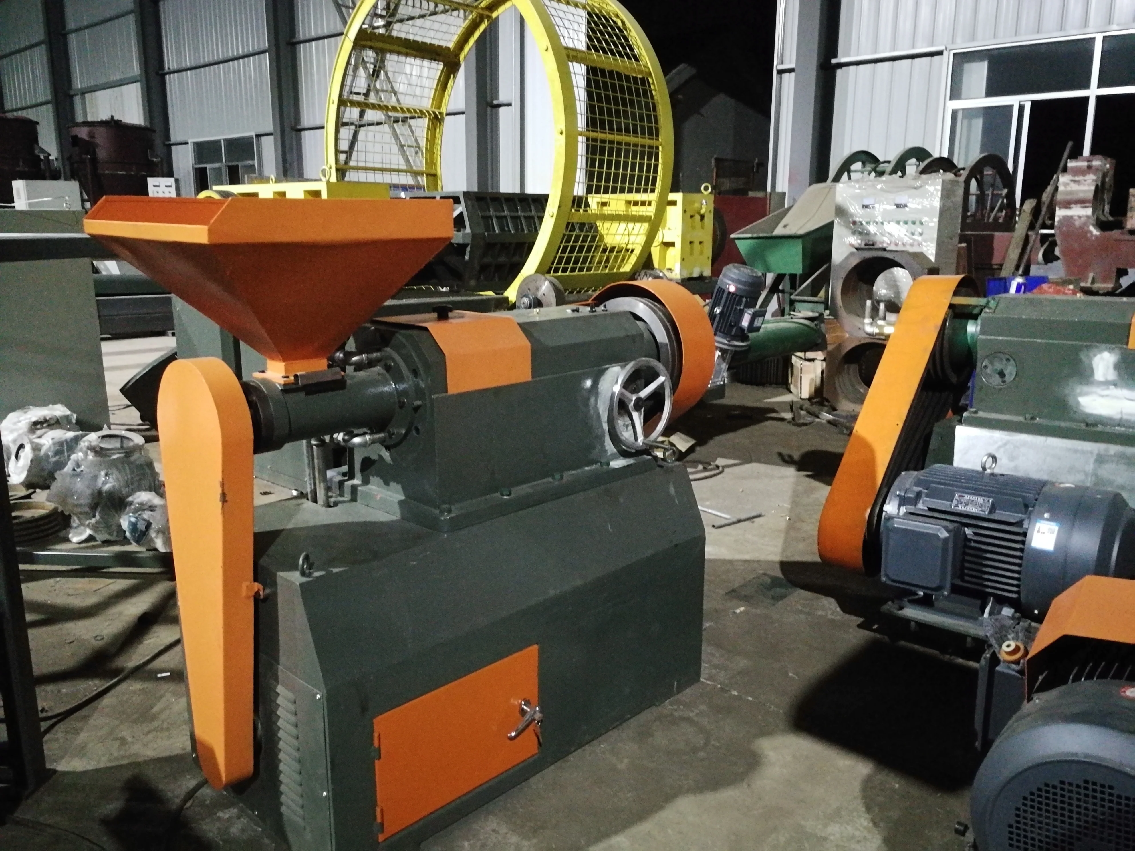 Hot seller waste tire shredder to shredding car and truck tire