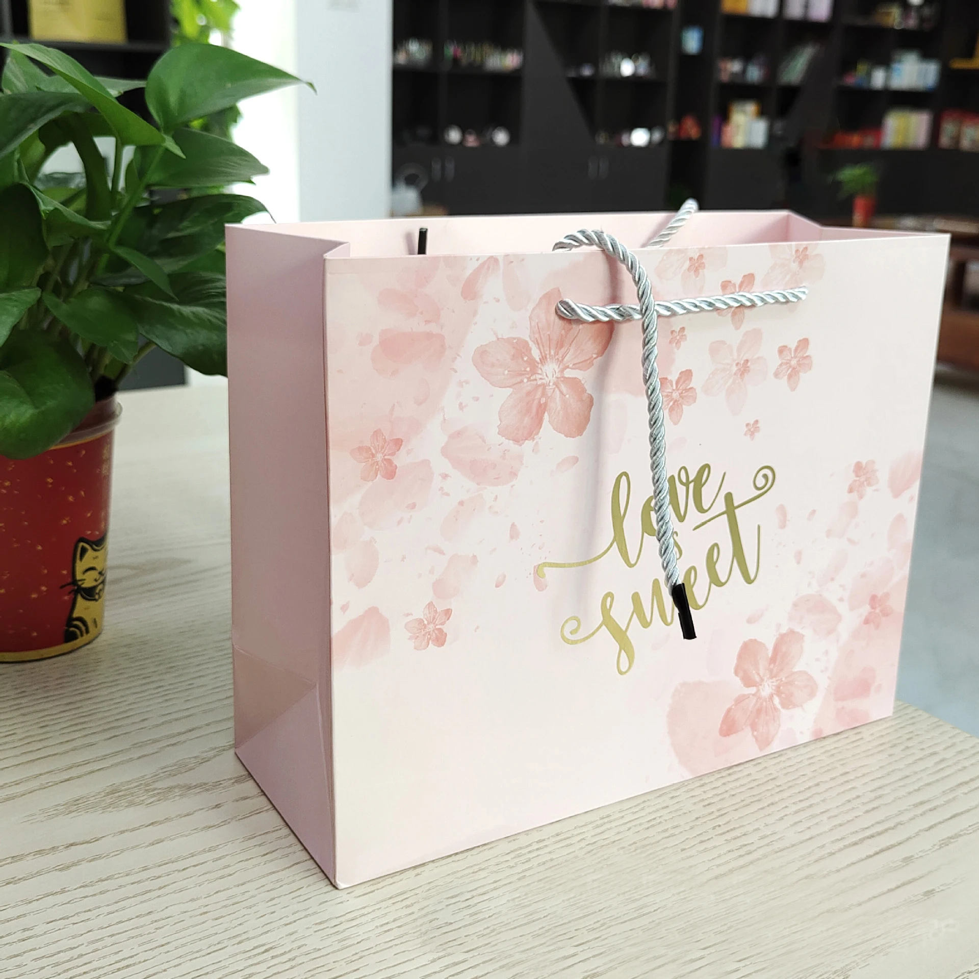 China manufacturer custom print logo victorias secret pink garment jewel packaging shopping paper bag