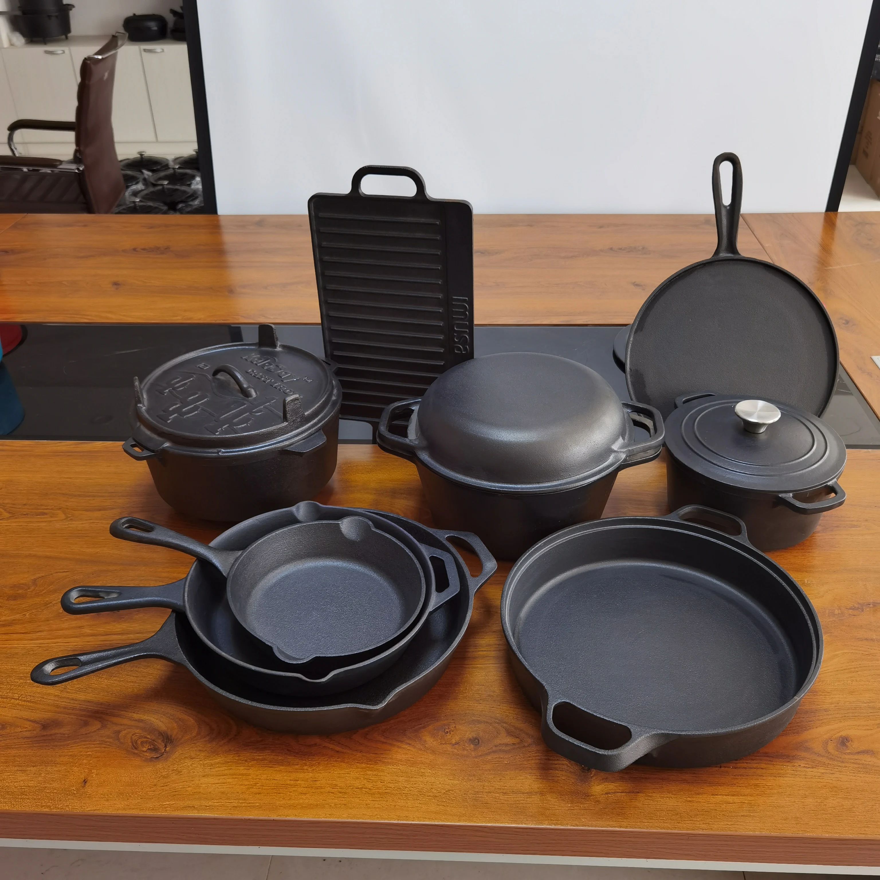 Hot Selling Custom Outdoor Pre Seasoned Cast Iron Dutch Cookware And Bakeware Set With Nonstick Coating