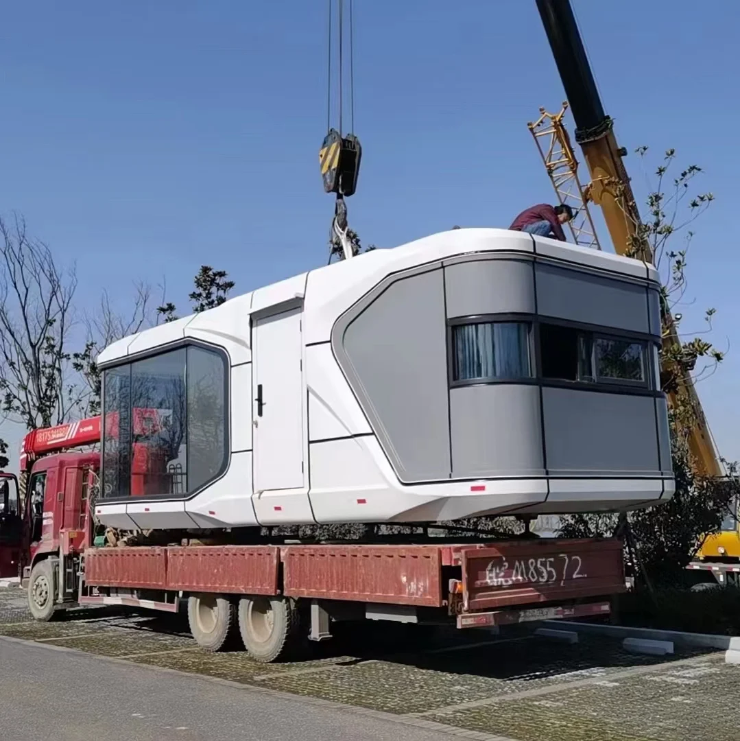 Modern luxury portable mobile hotel homestay resort building ready to ship mobile house vessel capsule house