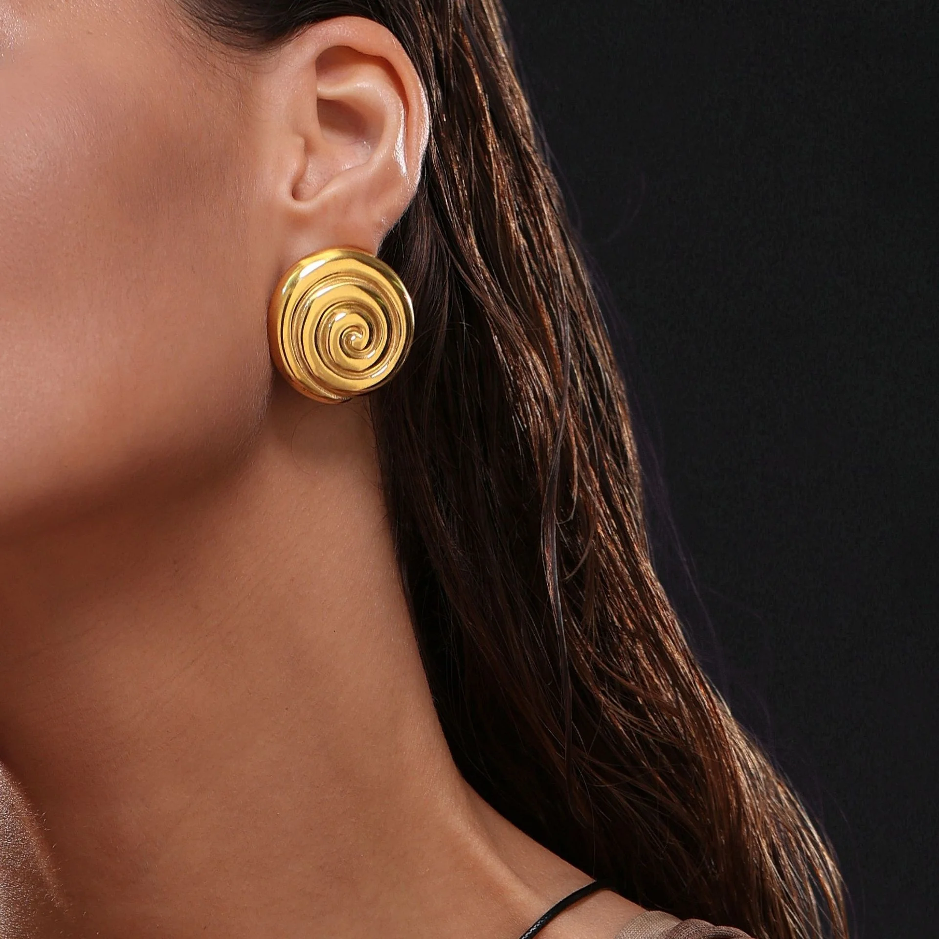 Not Fade Waterproof Fashion Jewelry Earrings 18K Gold Plated Stainless Steel Thread Vortex Shell Shaped Stud Earrings For Women