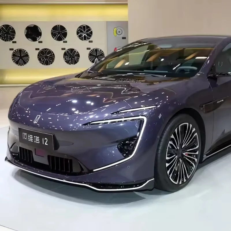 Luxury Pure Electricity Purple 4 Door 5 Seat Sedan Avatr 12 650km New Energy Car