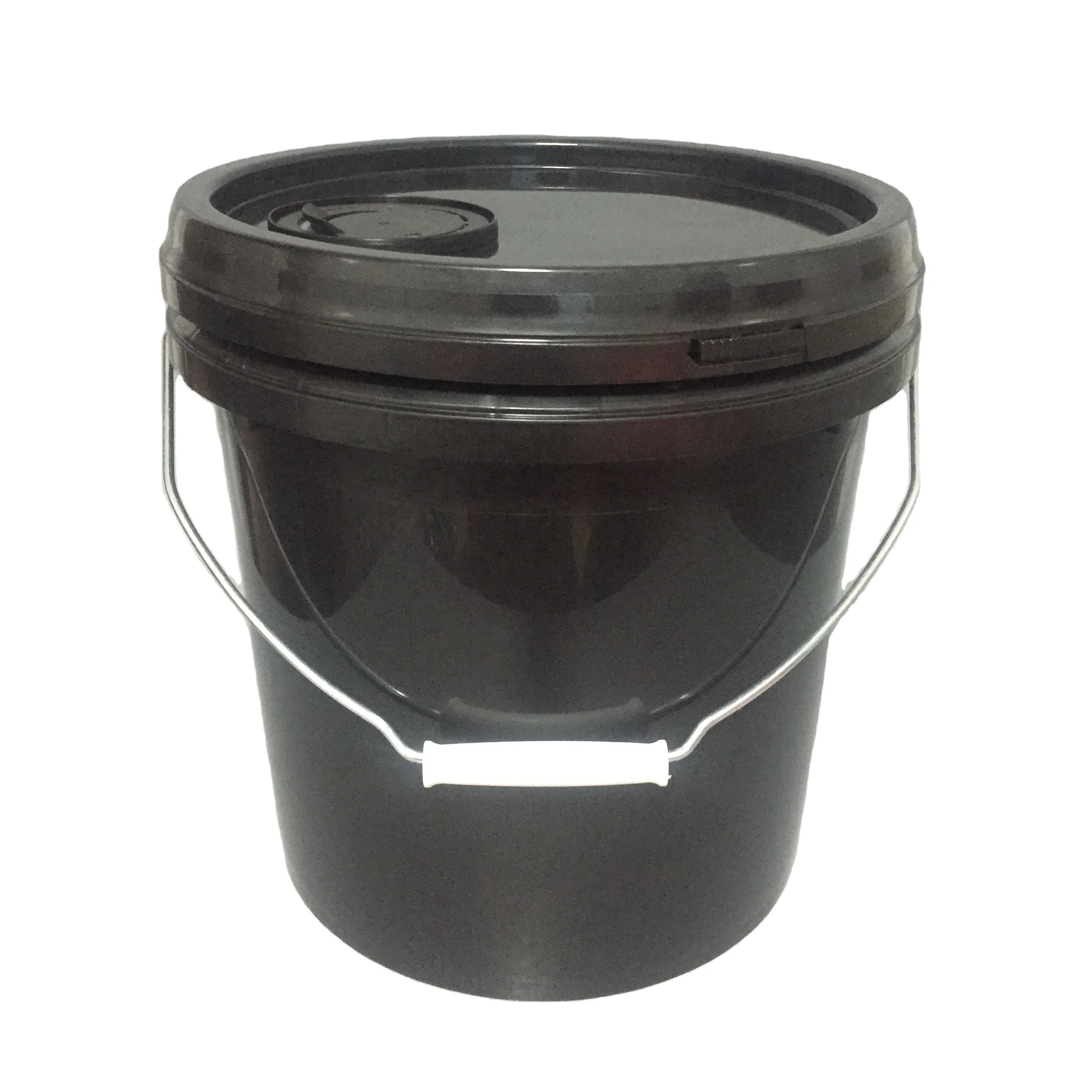 10 liter plastic pail with lid and pour spout