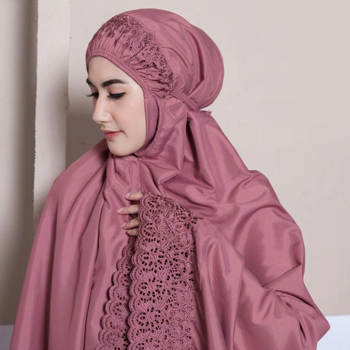 Custom Islamic Prayer set Clothes With Beautiful Rayon Embroidery For Muslim Women Prayer Set Clothes