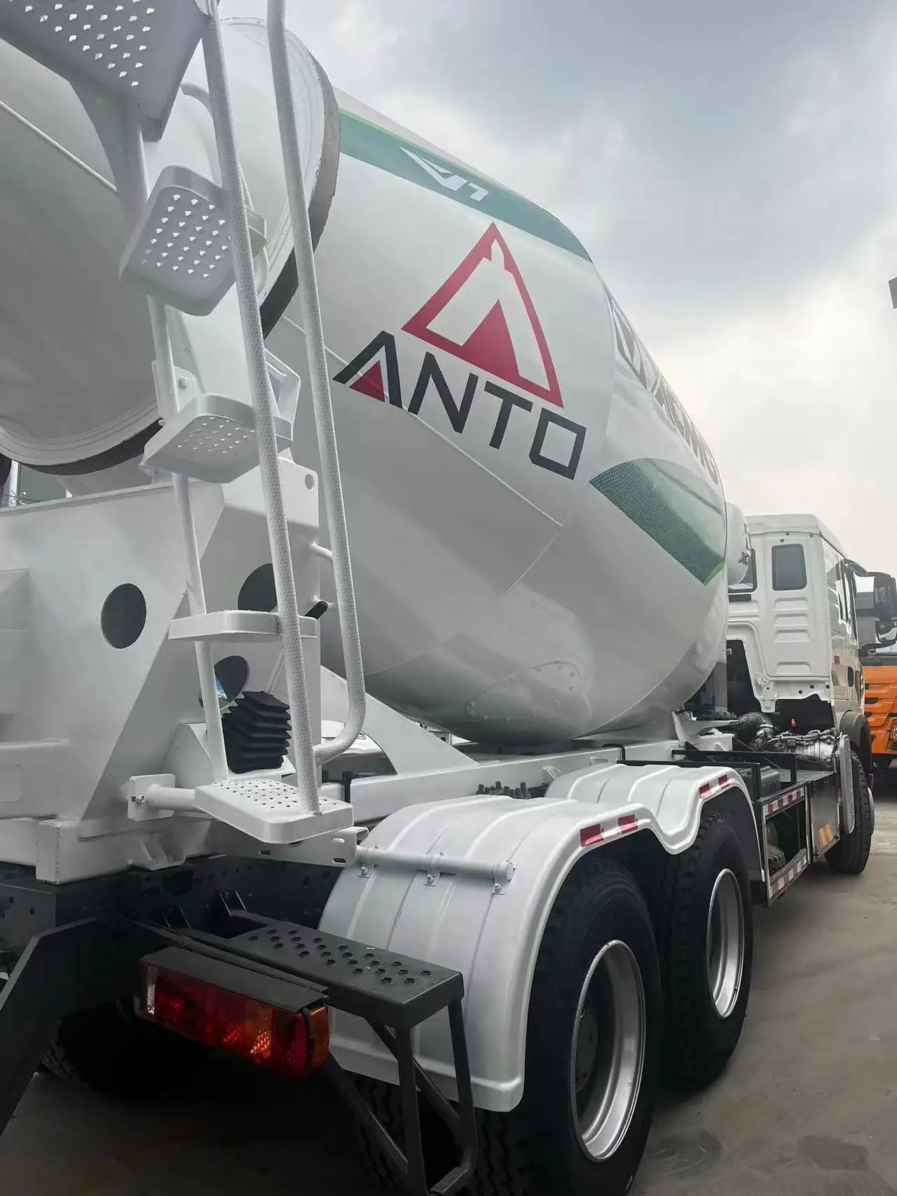 HOWO 6x4 Hot Selling Concrete Mixer Truck Used Concrete Mixer Truck for Sale Euro 6