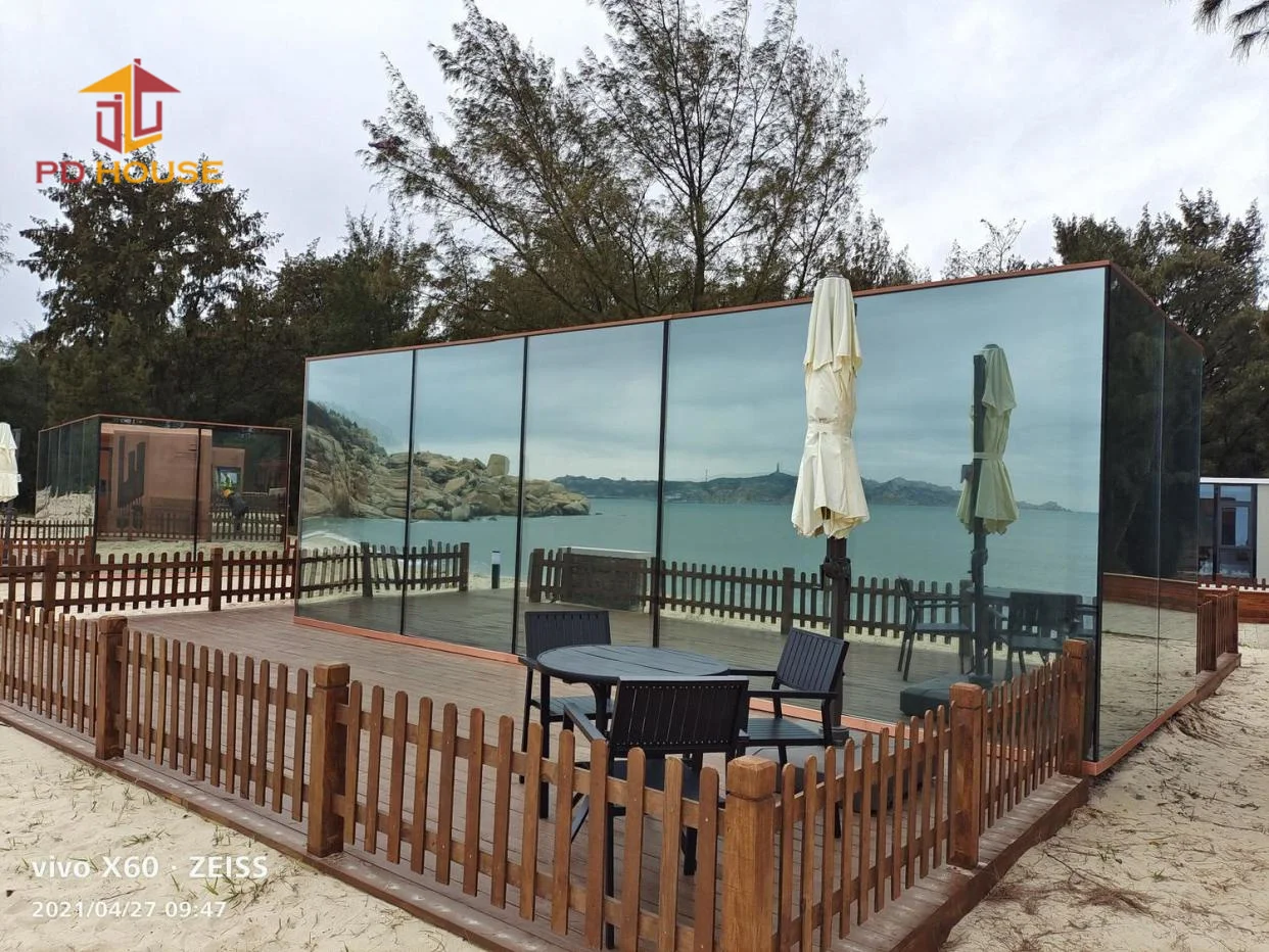 Factory Direct supply of modern luxury prefabricated modular easy assembly 20ft 40ft character glass mirror container houses