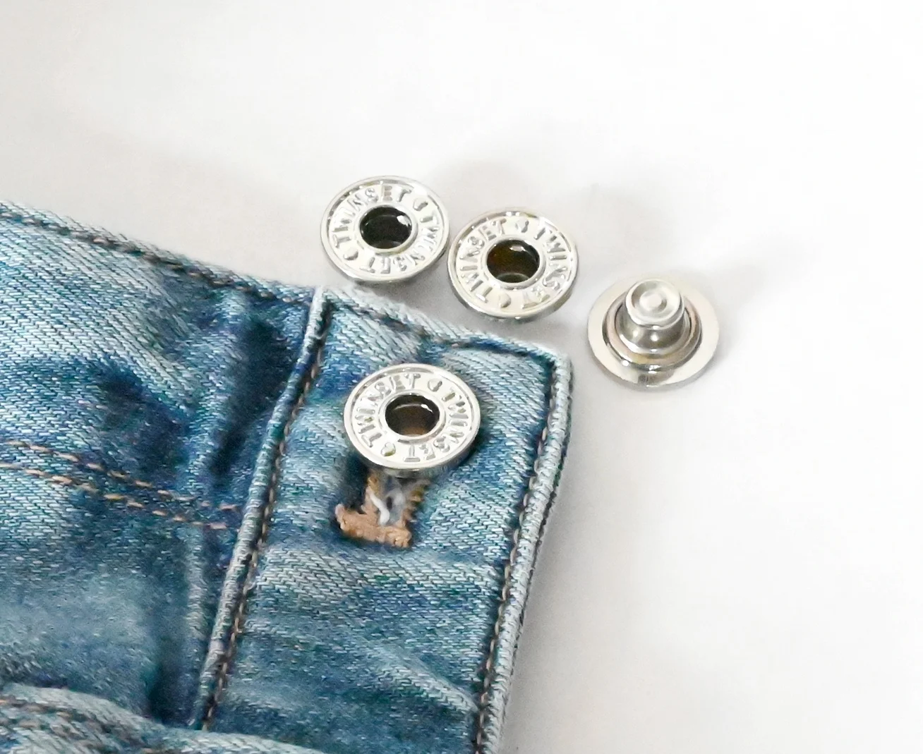 Zinc Alloy metal jacket custom logo engraved jeans button pin making machine for denim jacket jeans clothes
