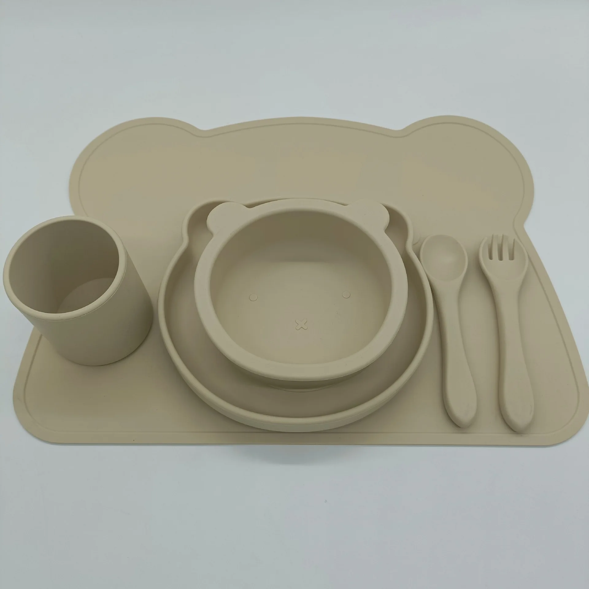 New Arrival Eco-friendly Non-toxic Strong Suction Bowl Spoon Set Feeding Bib Baby Silicone Bowl And Plate