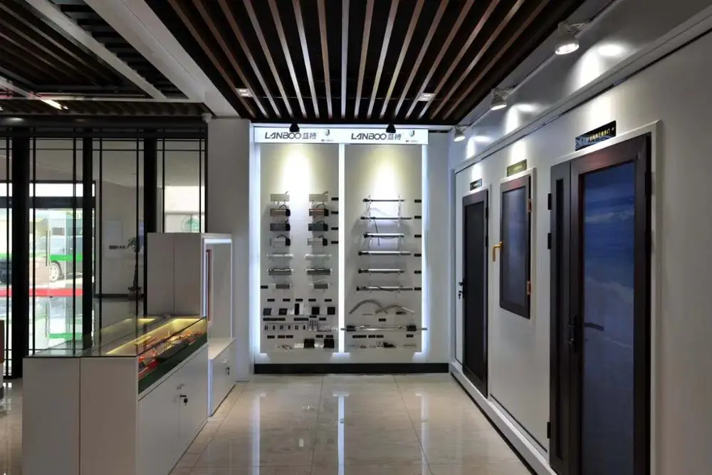 LANBOO Easily Assembled Wireless curtain control motor