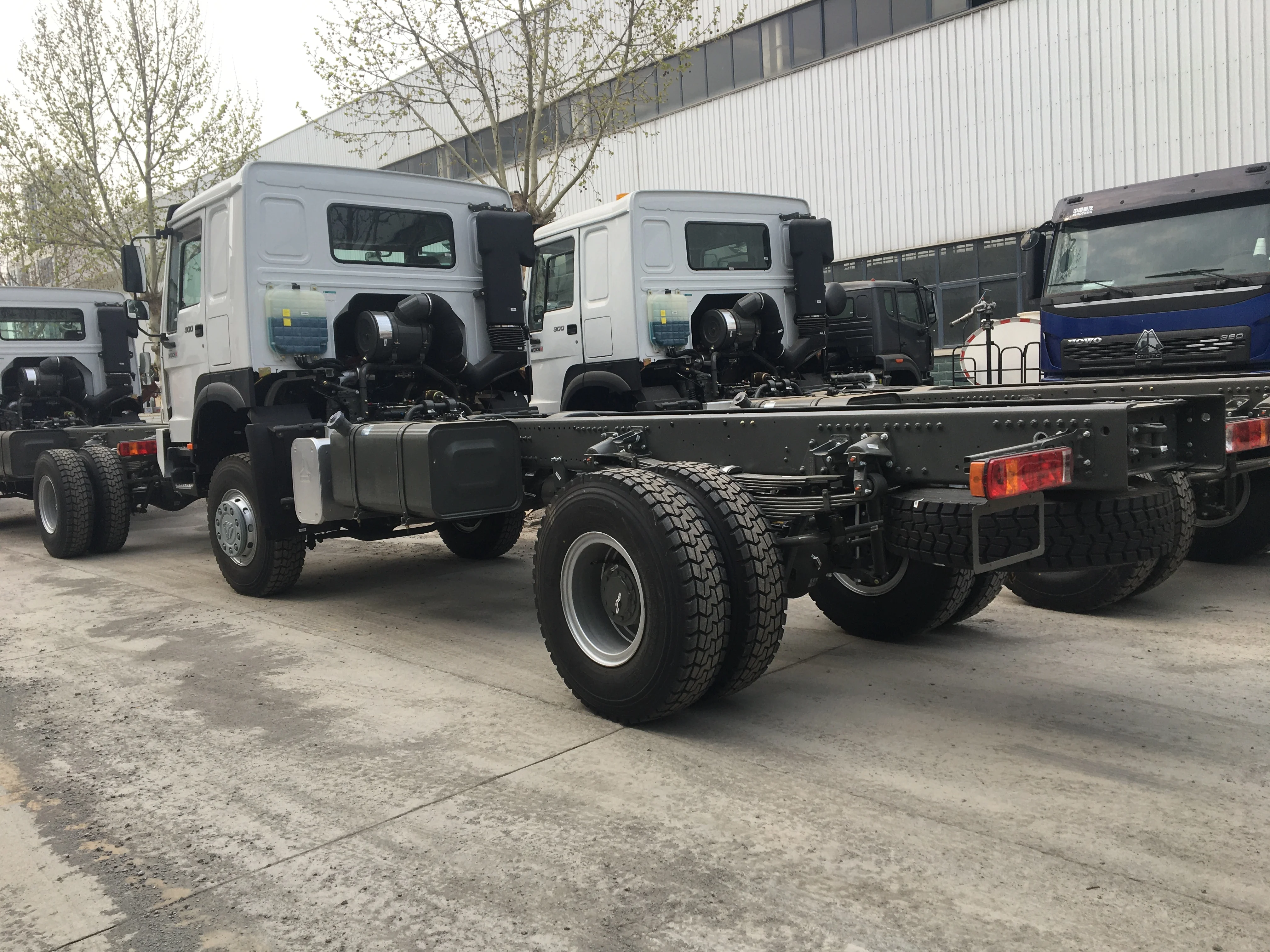 Hot Sale 300hp 20 Ton SINOTRUK HOWO 4x4 All Wheel Drive Howo 4x4 Cargo Truck