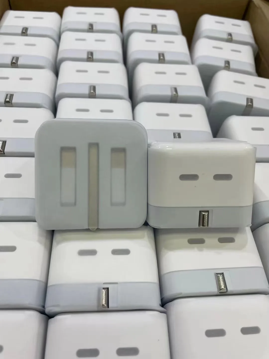 ILEPO 2023 New Products 40W Dual USB-C PD Fast Type C Charger Universal Chargers Port Phone Super Mini USB C Wall Charger