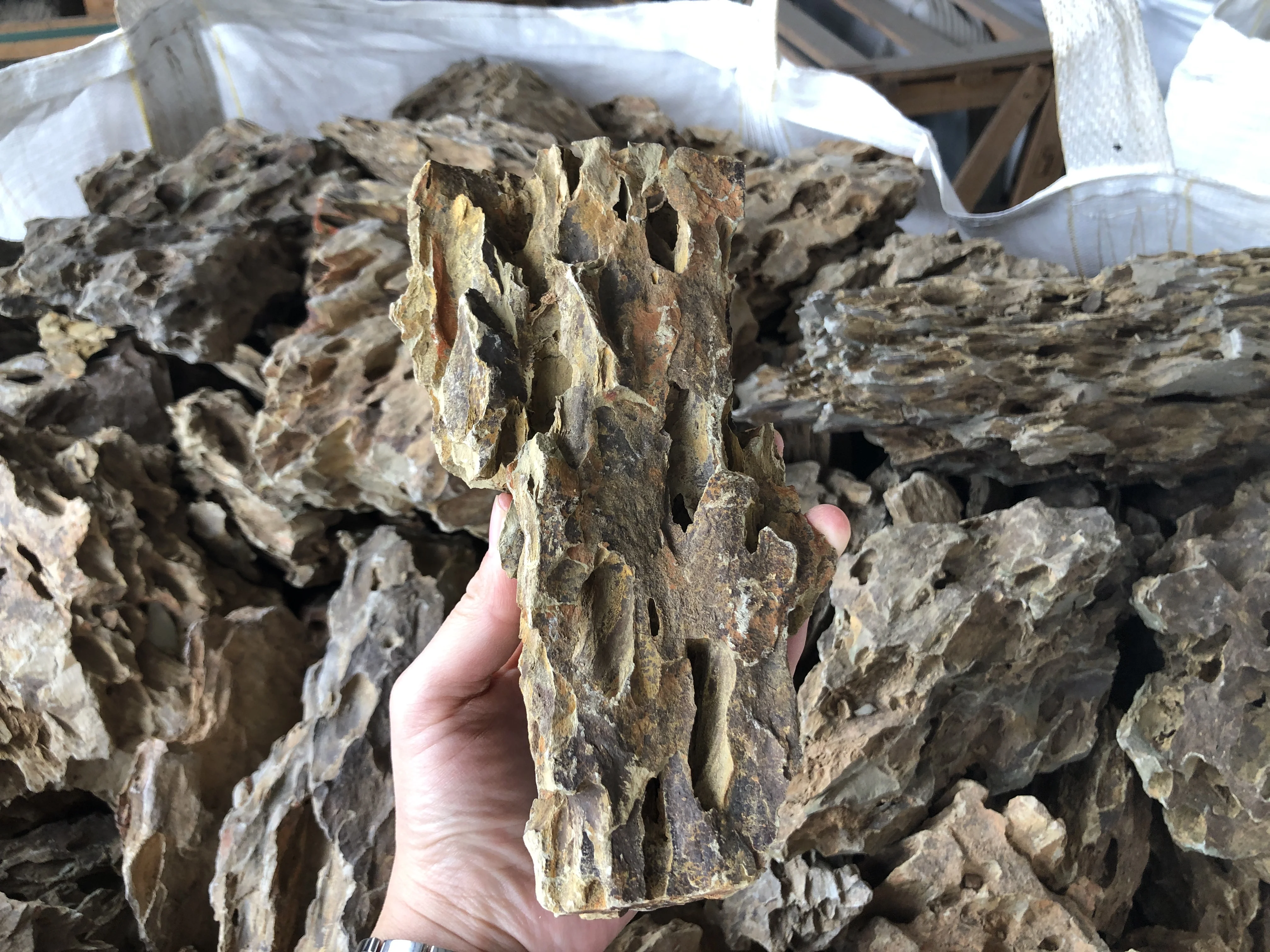 Factory direct wholesale landscape rock fish tank rock aquarium decoration dragon stone