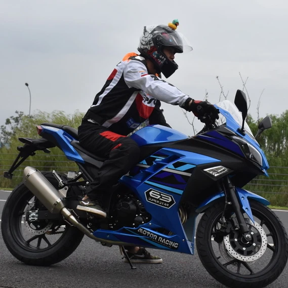 China Motos150-200cc Chinas 400cc Motor Moto Motocicleta Racing Motorcycle with Two/double Cylinder Water-cooling/cooled