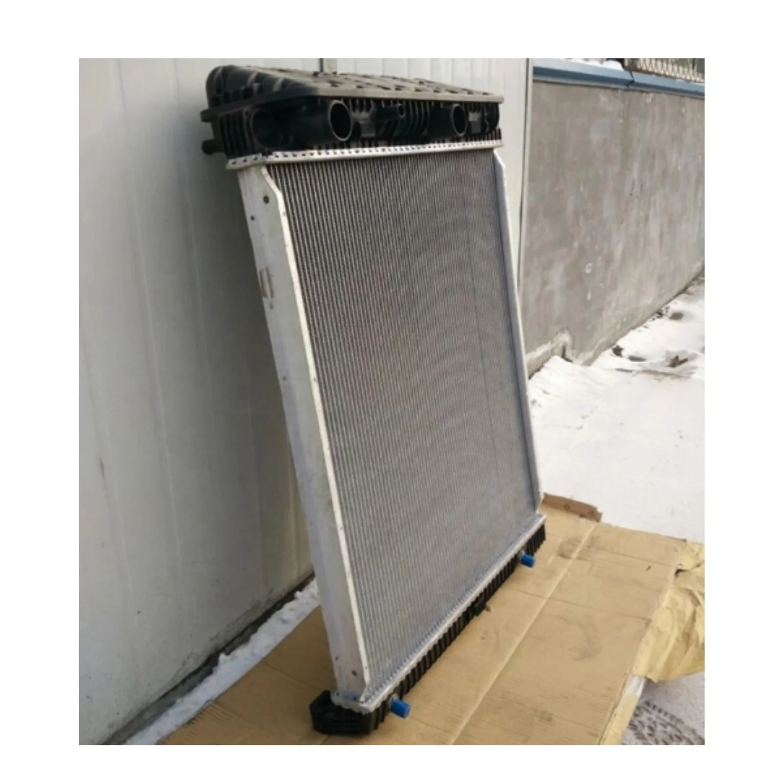 Auto Water Radiator for Mercedes-Benz Atego Truck Engine Cooling System 62648 OE 9405000403