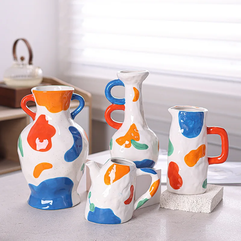 Ceramic vases, ornaments, color blocks, creative flower arrangement design, lively painting, homestay style decoration