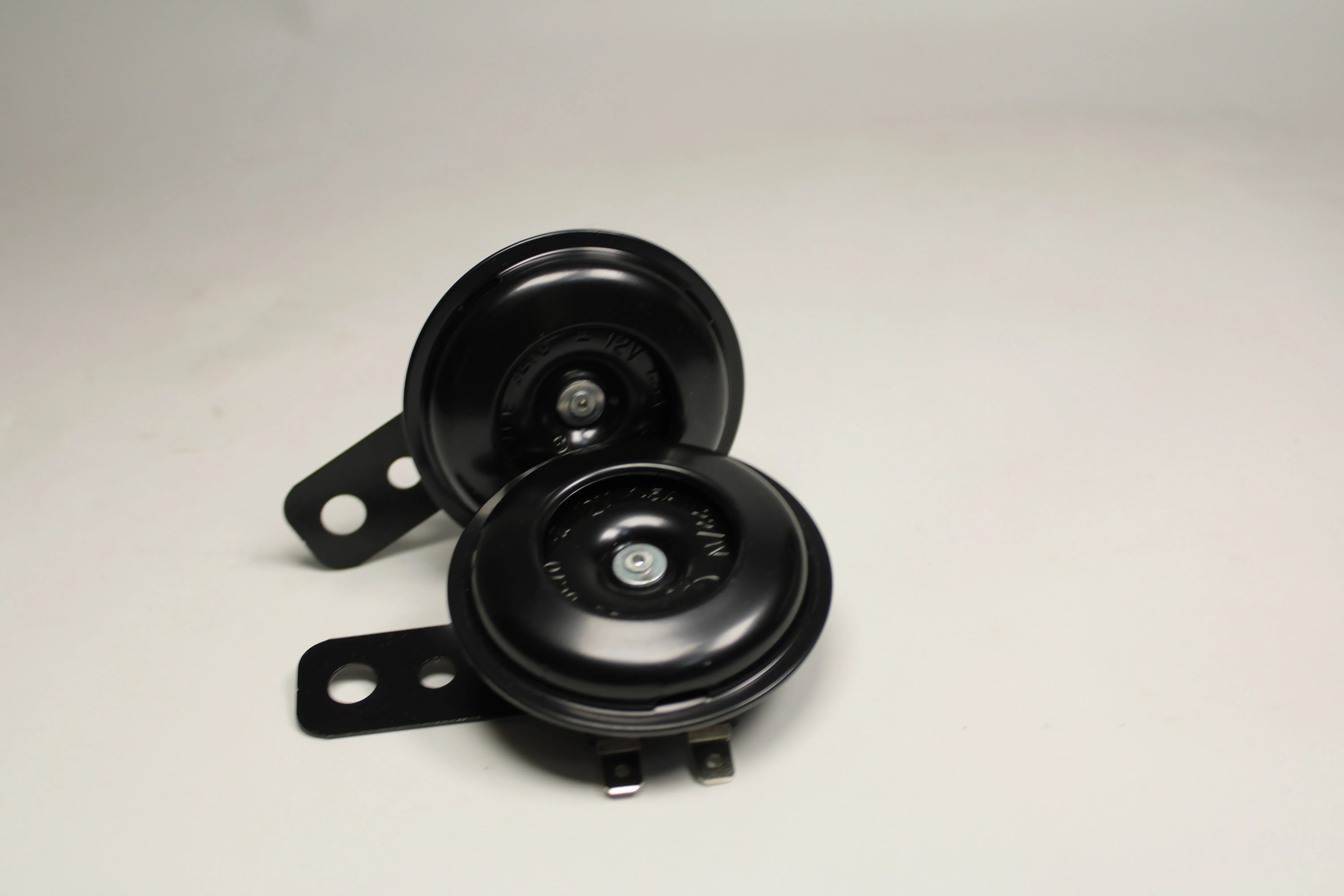 Universal Motorcycle Electric Horn Kit 12V 6A 110db Waterproof Round Loud Horn Speakers for Scooter Moped Dirt Bike ATV