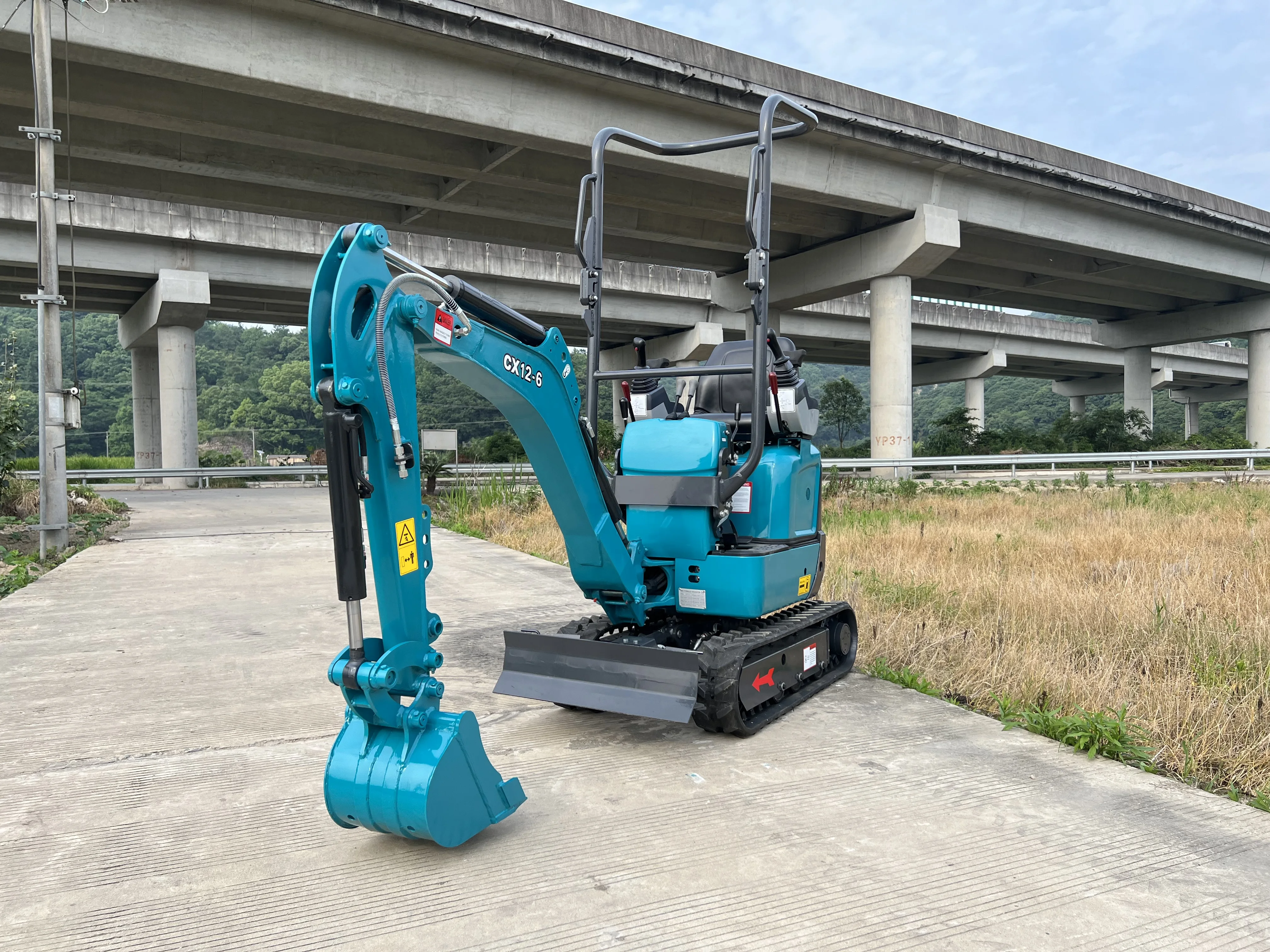 Chuangxin 2024 CX12-6 China Cheap Small excavator mini Digger wholesale 1.2ton price micro bagger with kubota engine
