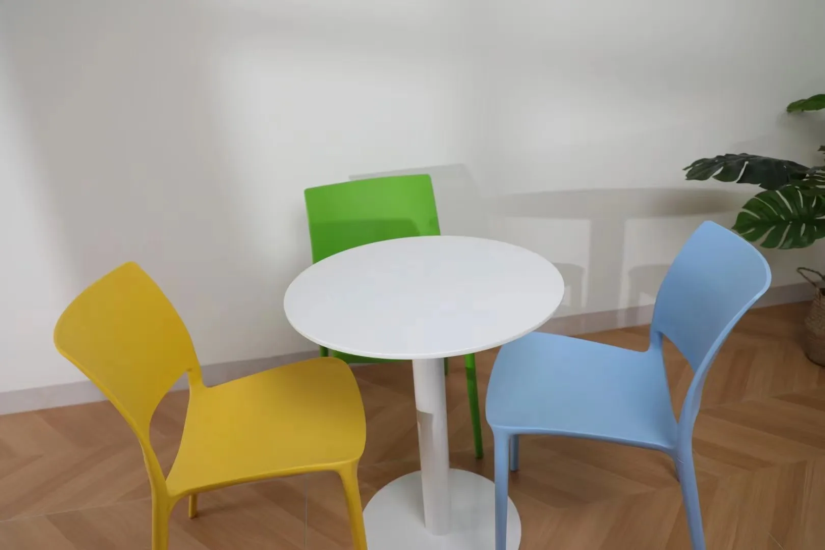 Room furniture designer plastic dining chair for home plastic tables and chairs