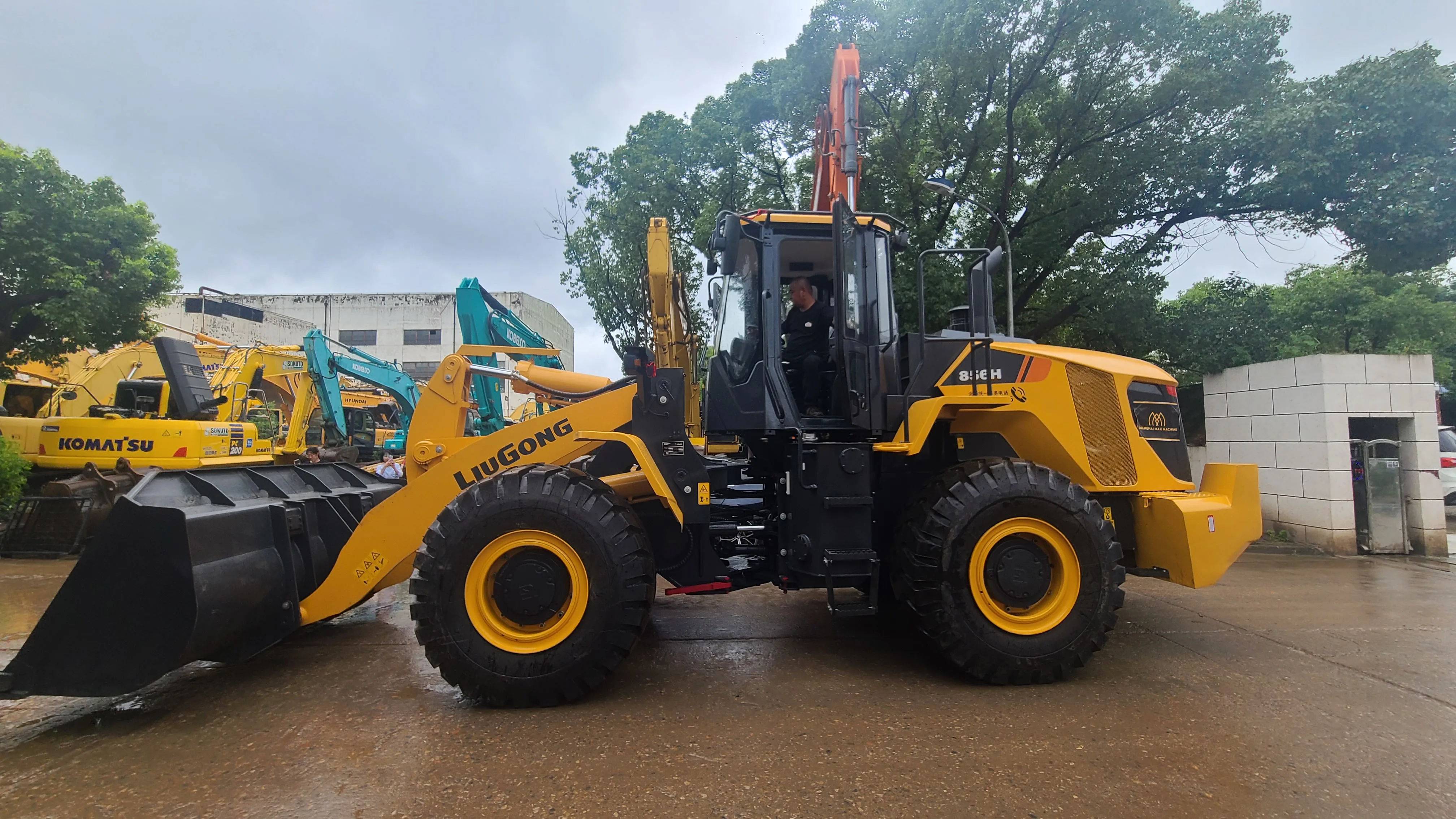 Hot Selling Liugong 856 High Quality 5 Ton Front End Wheel Loader 20 Ton Earthmover Heavy Machinery Worth Buying Used Machinery